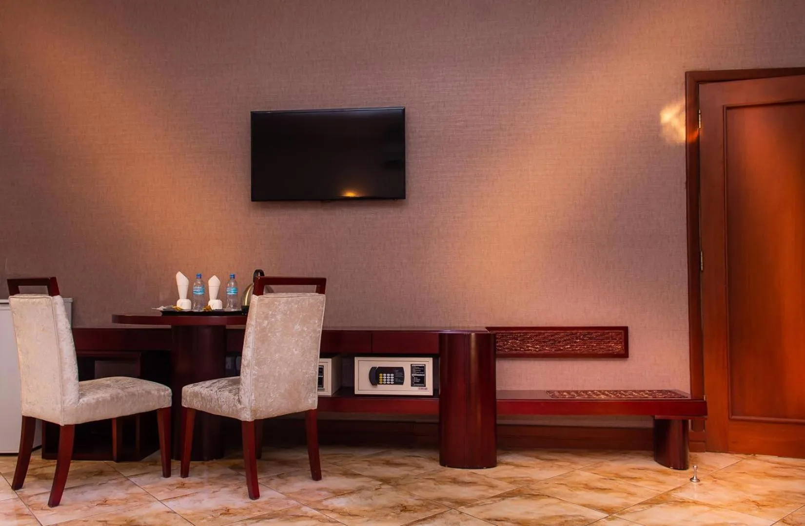 TV and multimedia in Nejobugg Palace Hotel