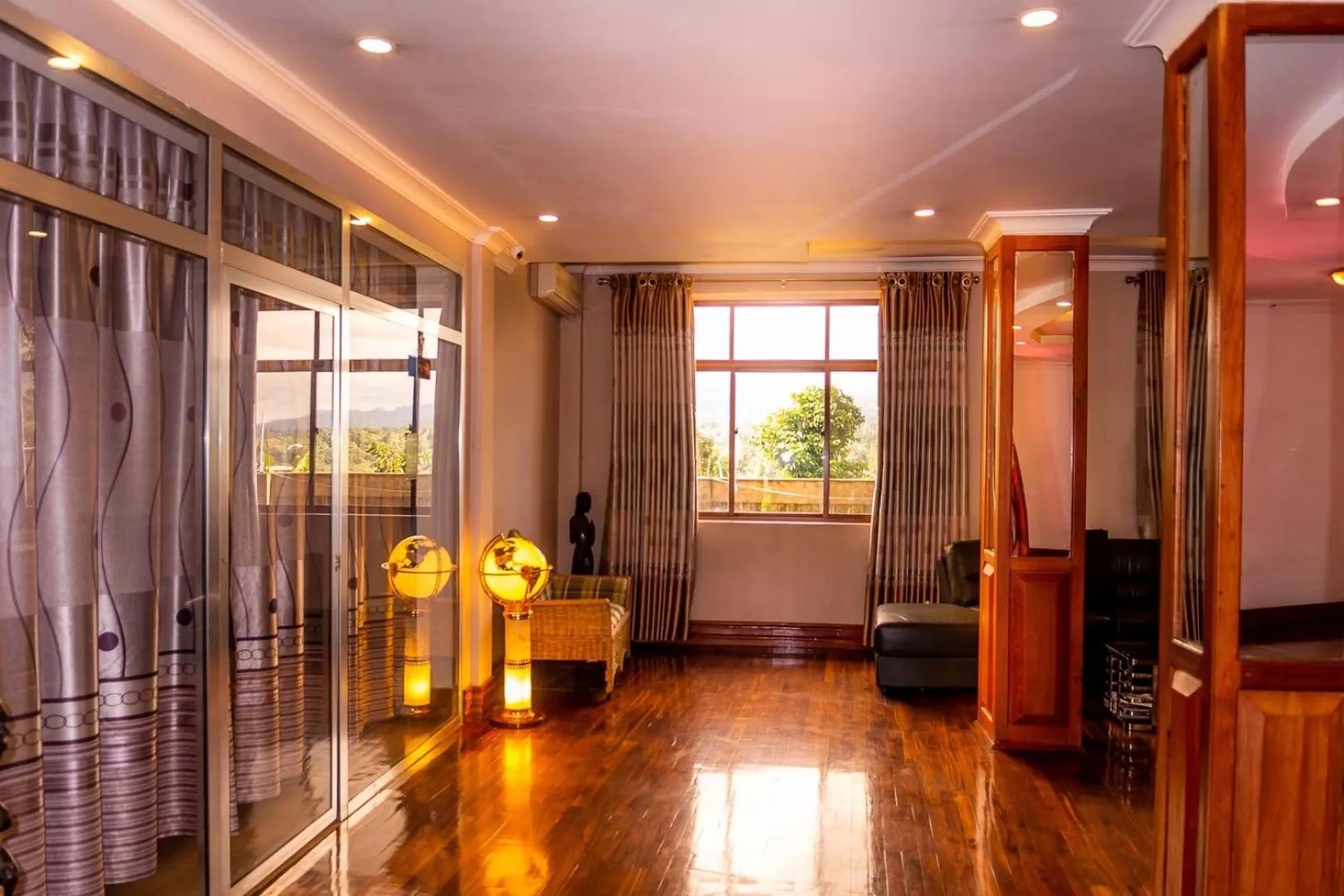 Business facilities in Nejobugg Palace Hotel