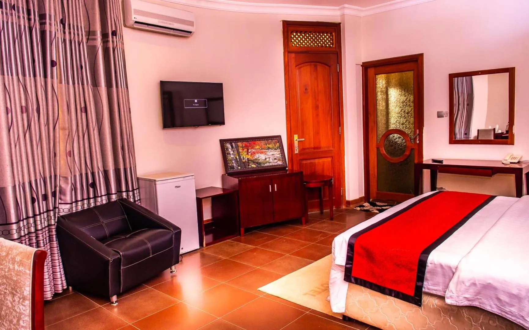 TV and multimedia in Nejobugg Palace Hotel