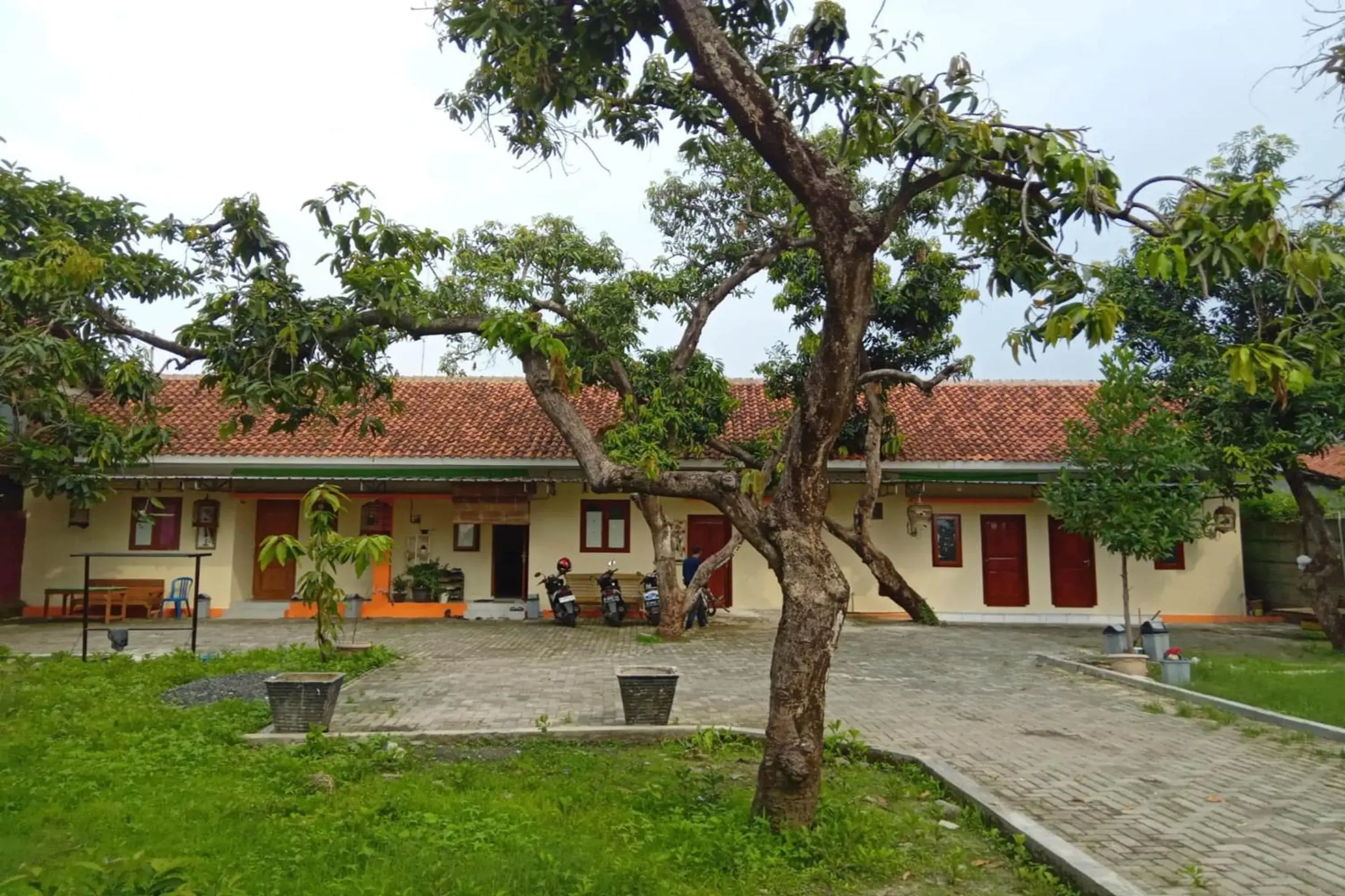 Facade/entrance in Hotel O Wulan Homestay 2 Syariah Facade/entrance in Hotel O Wulan Homestay 2 Syariah