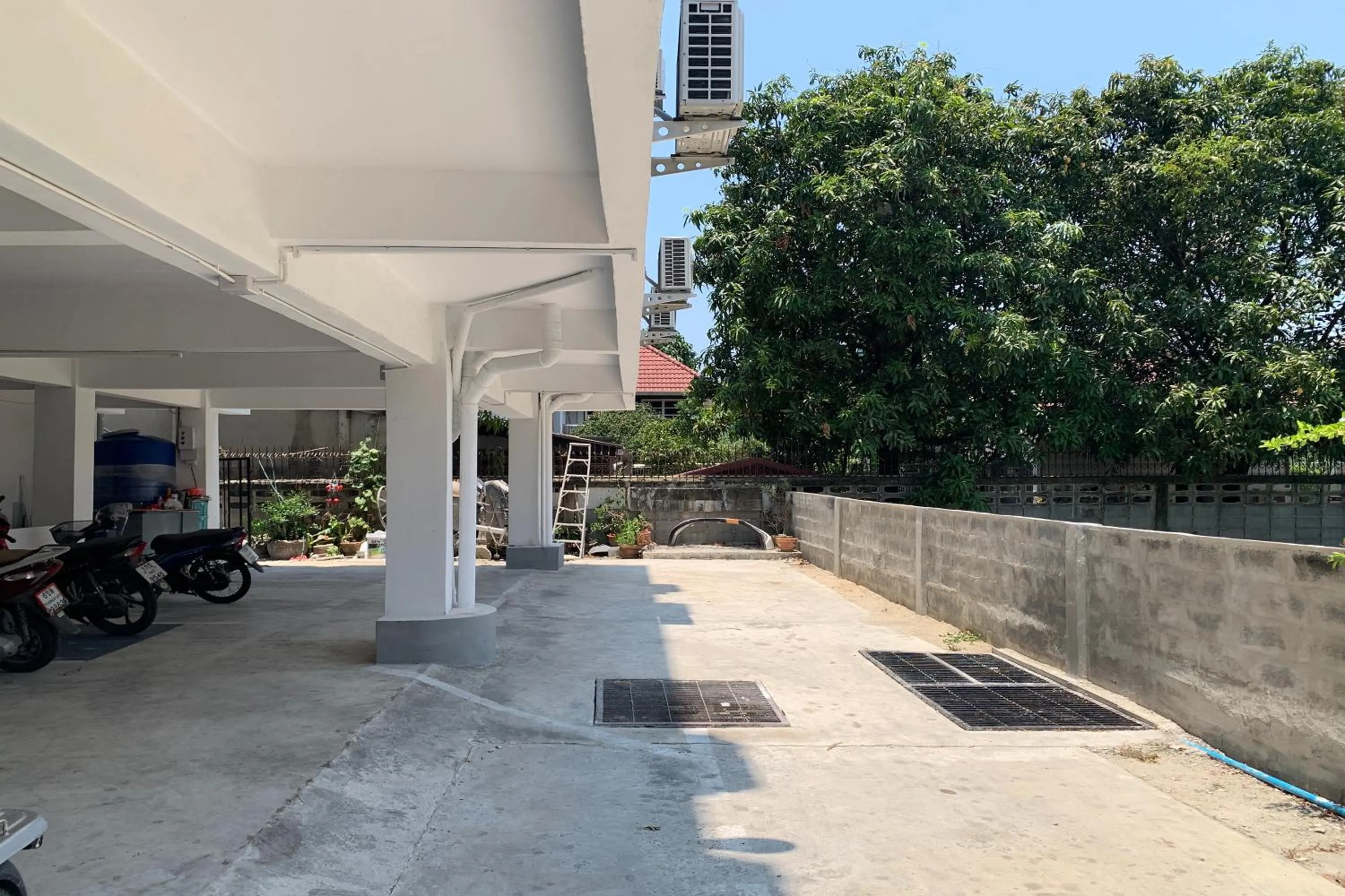 Parking in Na Nont Place