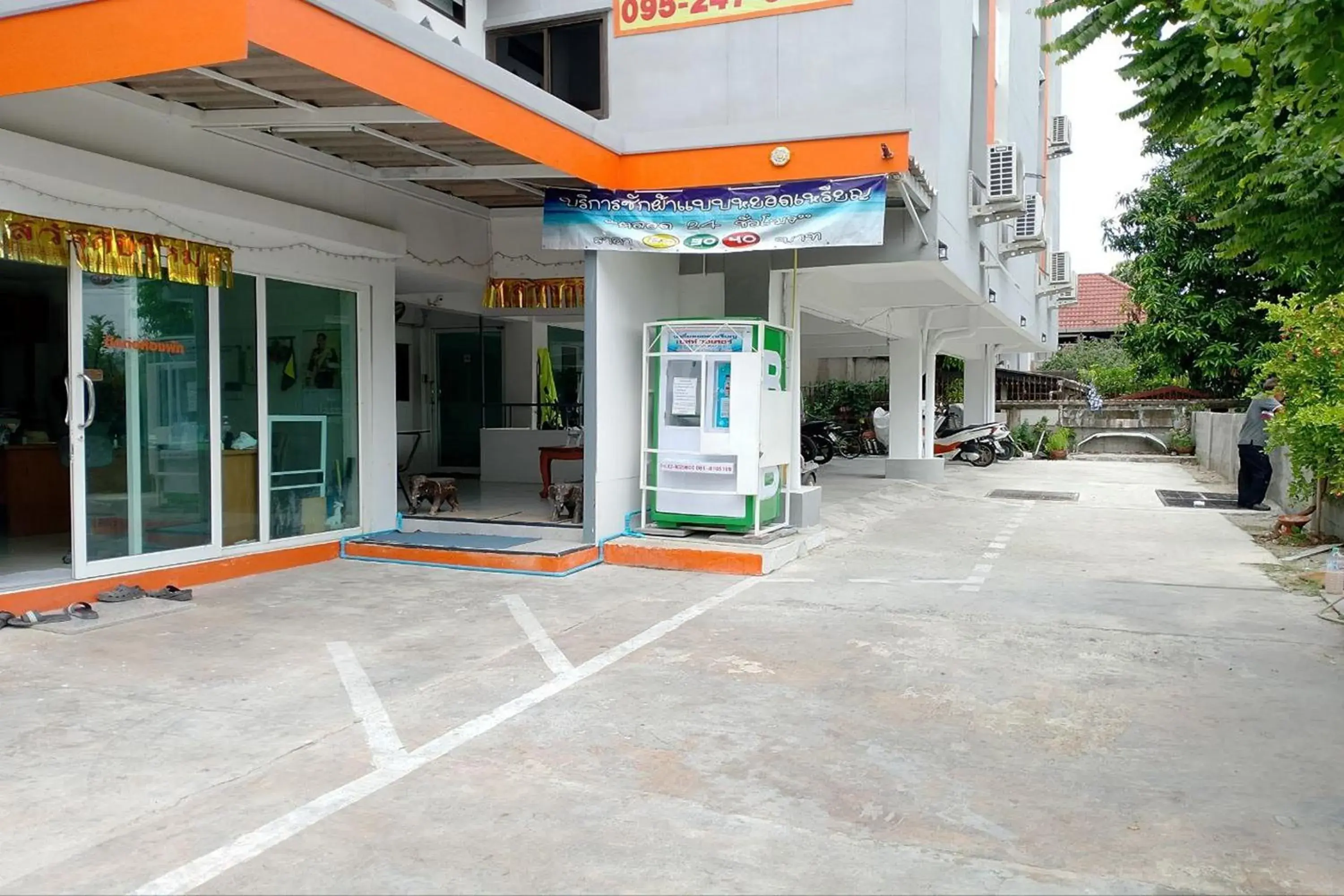 Property building in Na Nont Place Property building in Na Nont Place