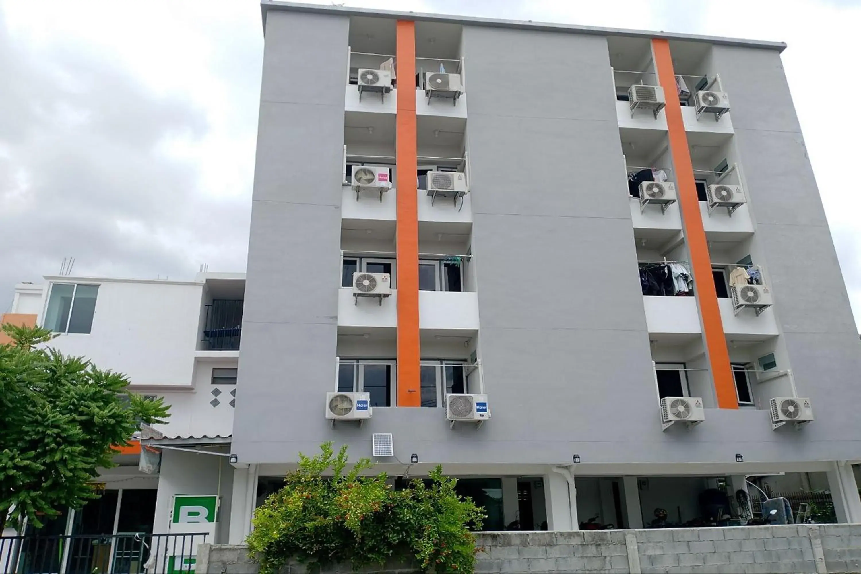 Property building in Na Nont Place Property building in Na Nont Place