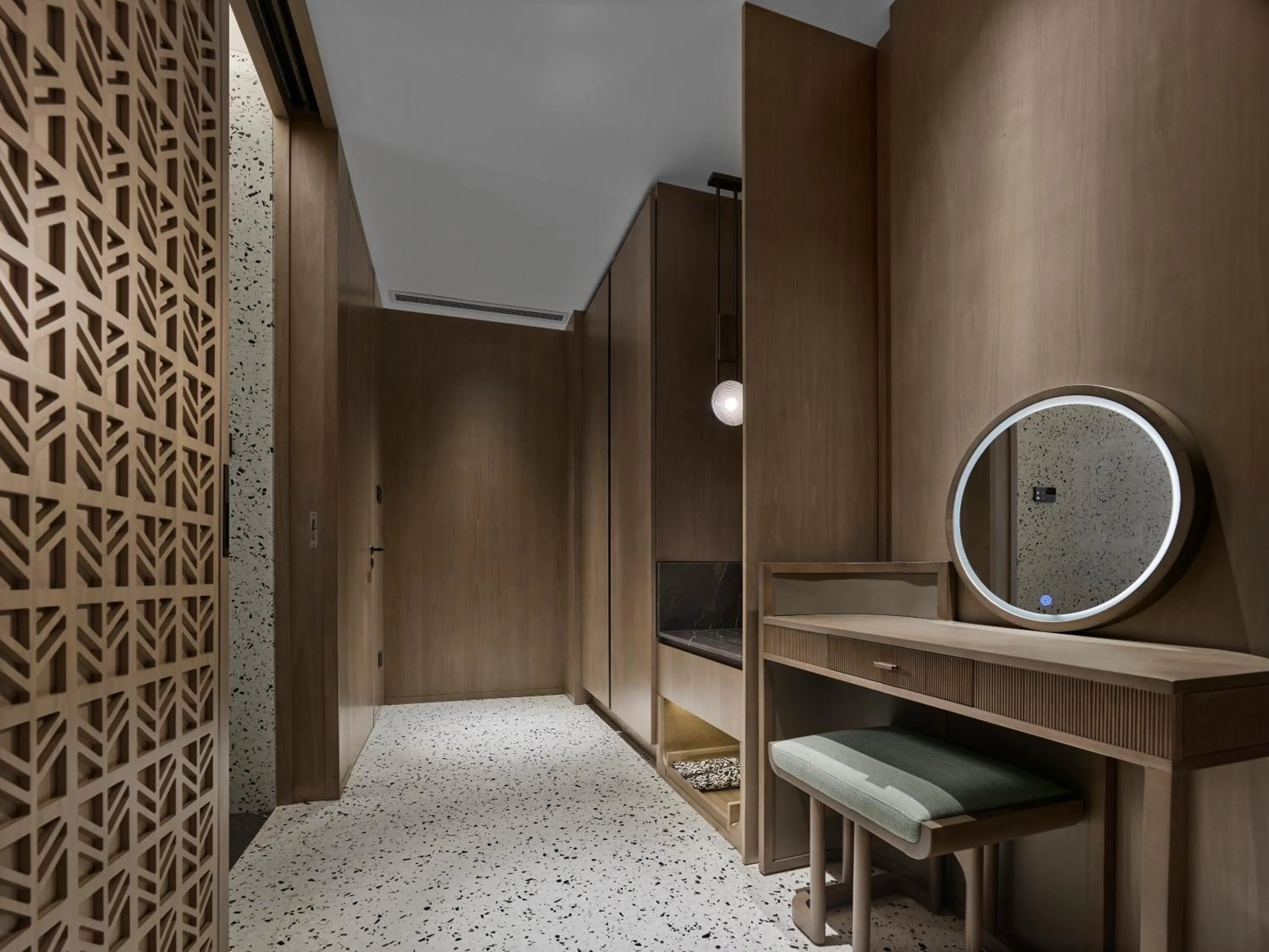 wardrobe in Banyan Tree Suzhou Shishan