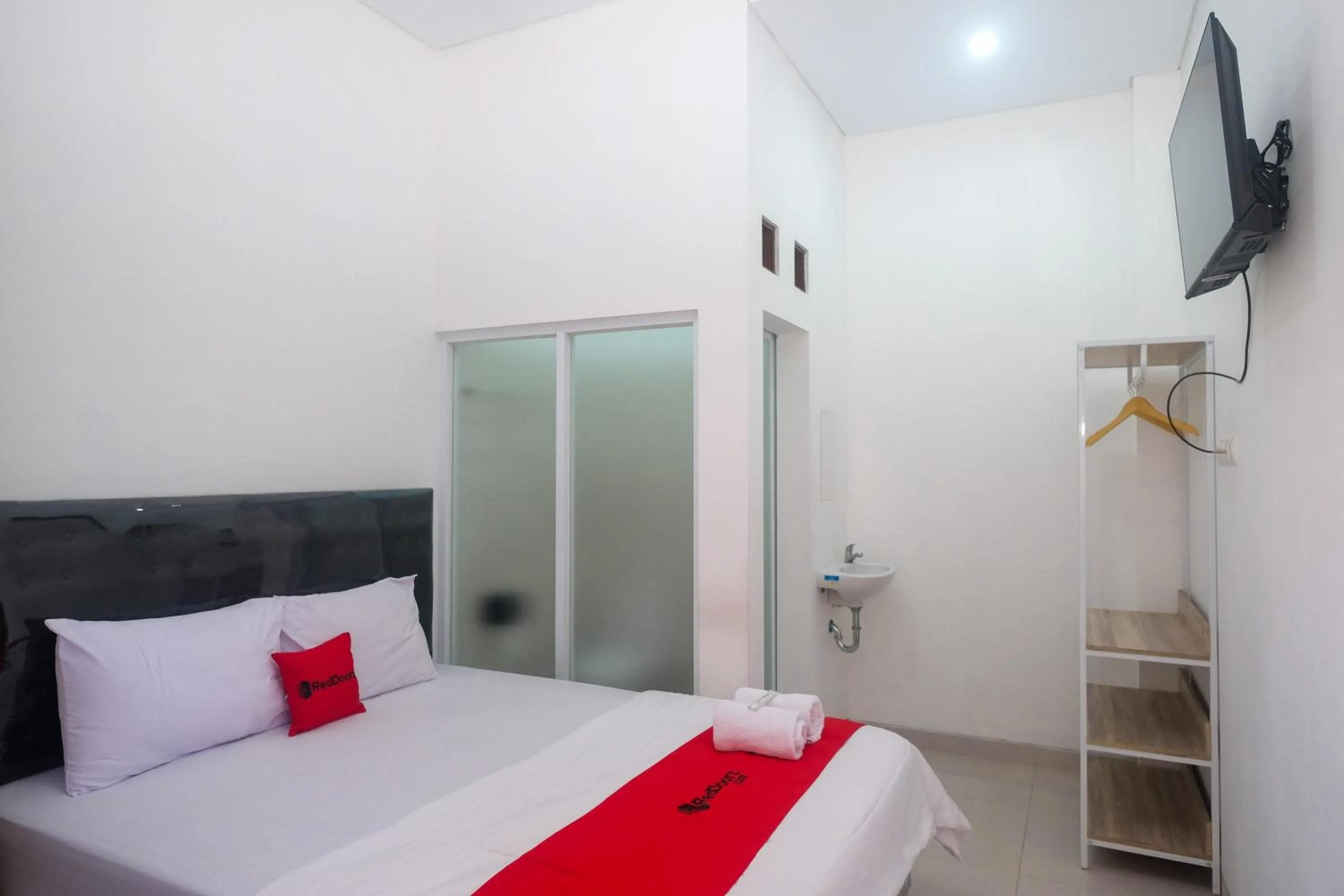 RedDoorz near INSTIPER Yogyakarta