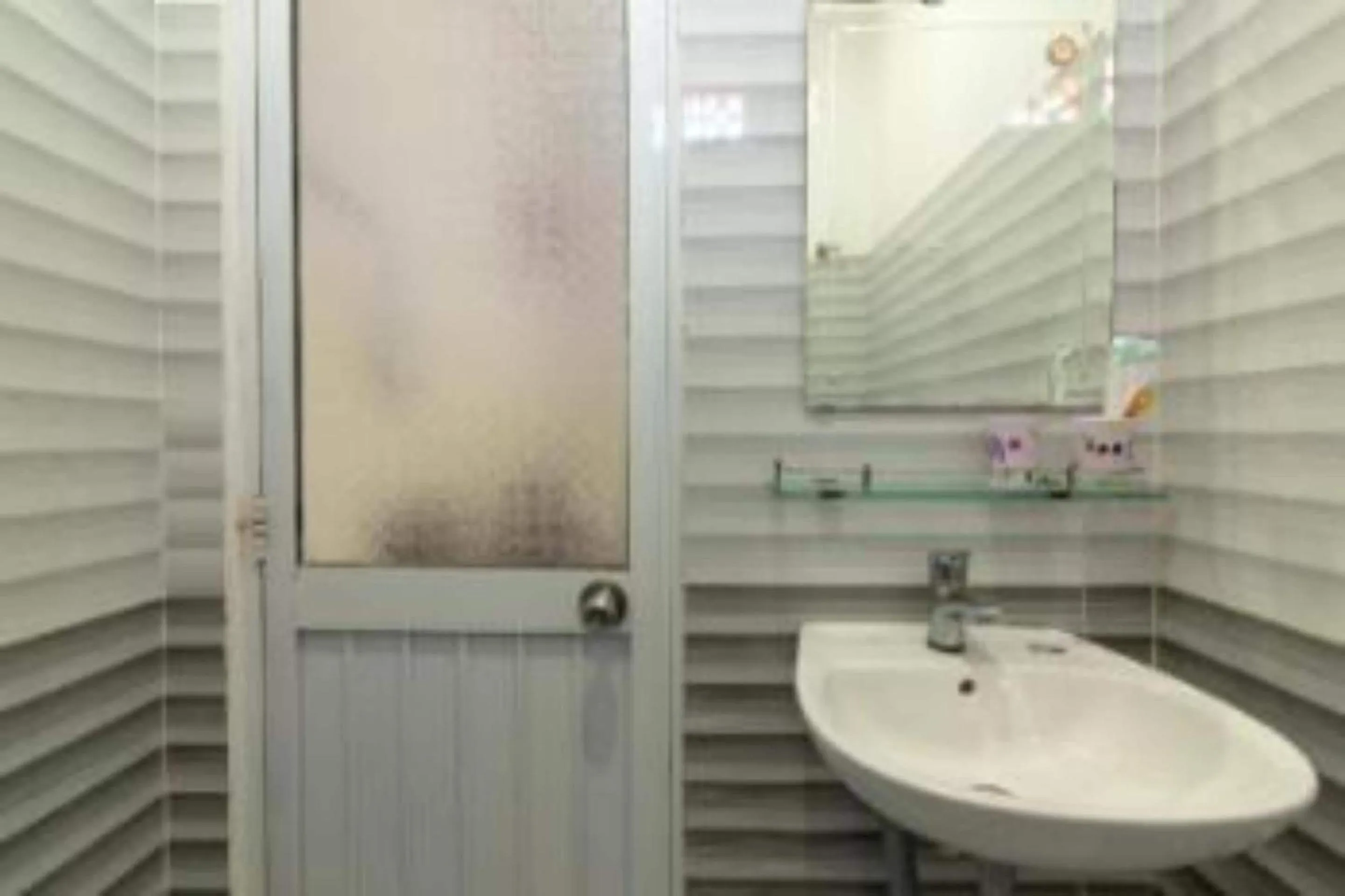 Bathroom in OYO 868 Viet Anh Motel