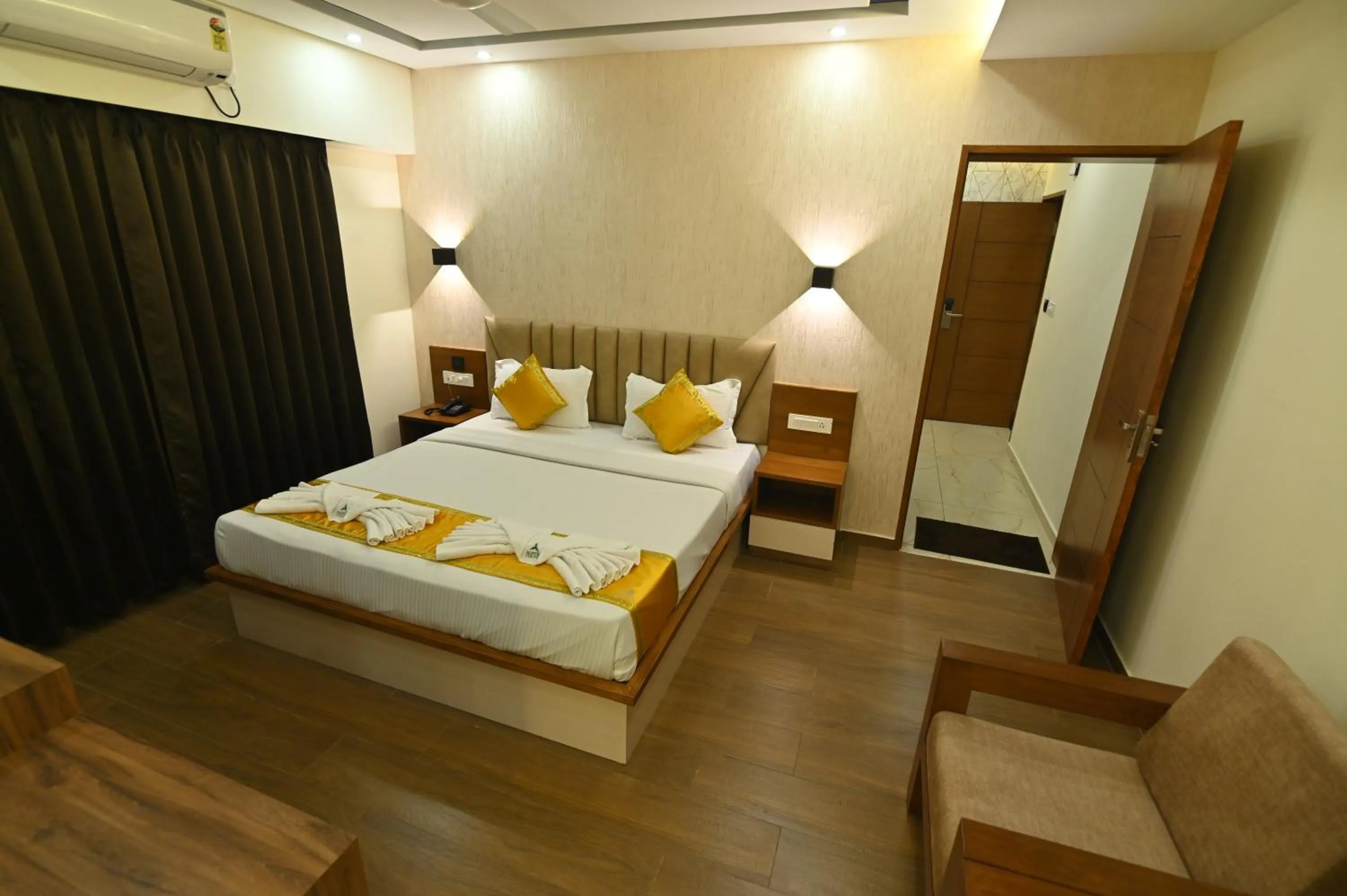 Bedroom, Bed in Aurelia Comforts - Deralakatte