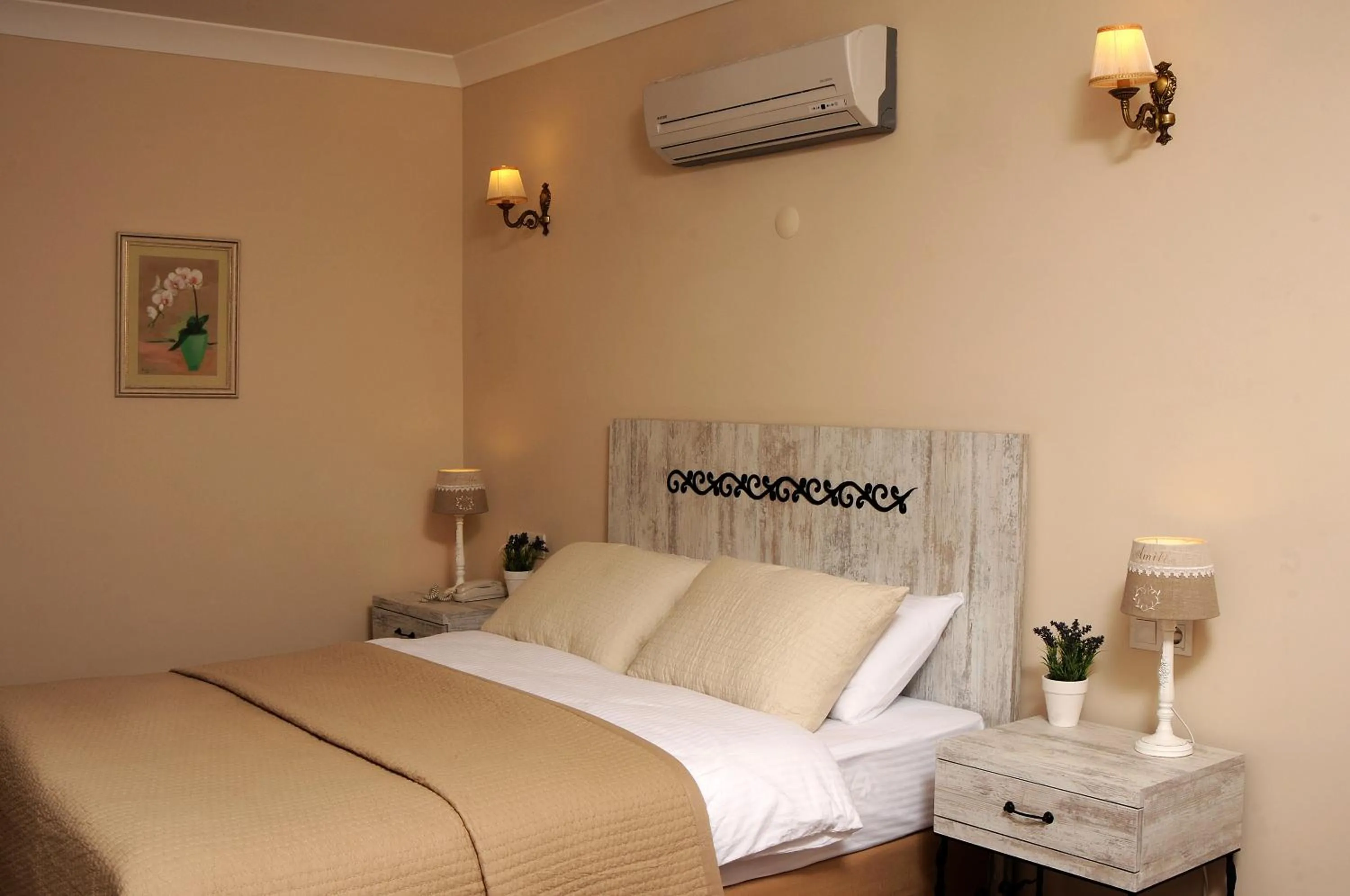 Photo of the whole room, Bed in Edahan Hotel