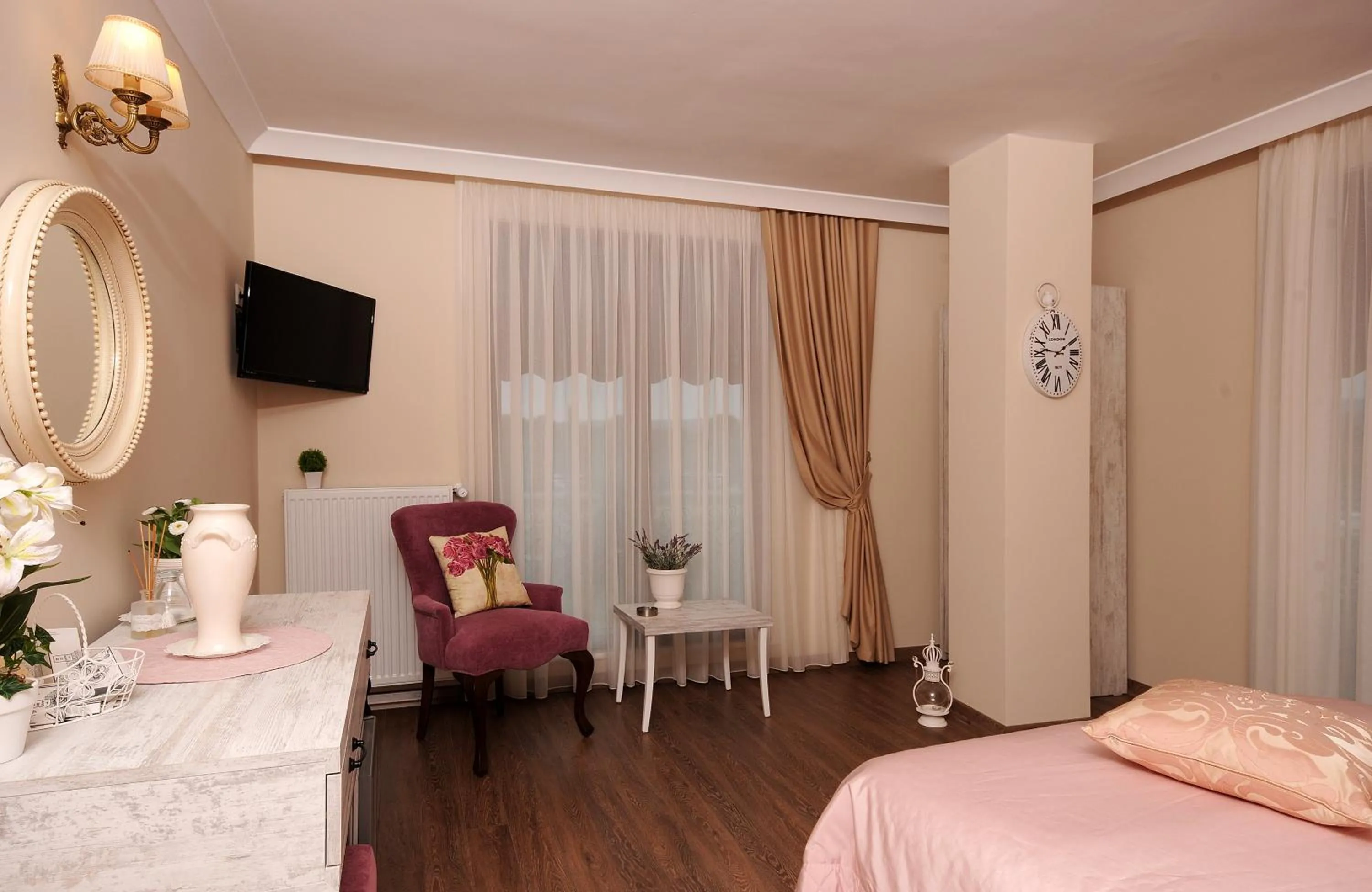 Photo of the whole room, Bed in Edahan Hotel