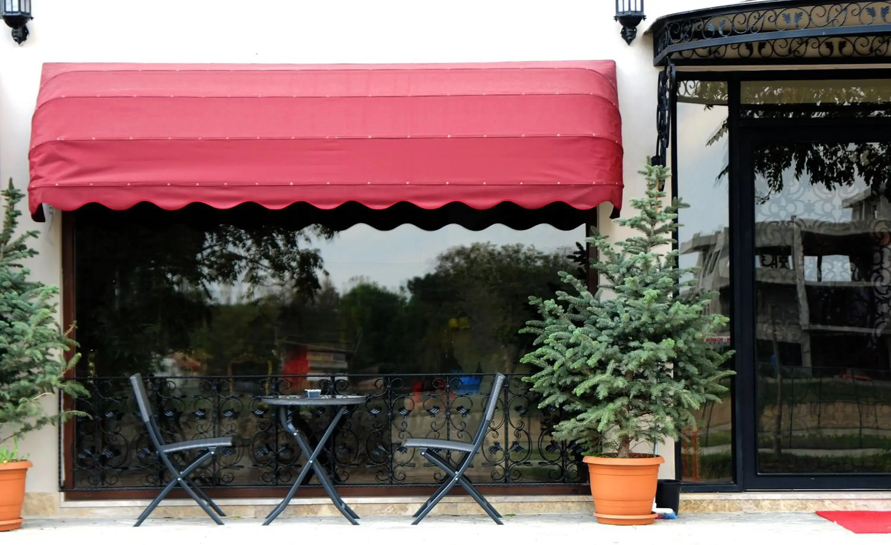 Facade/entrance in Edahan Hotel Facade/entrance in Edahan Hotel