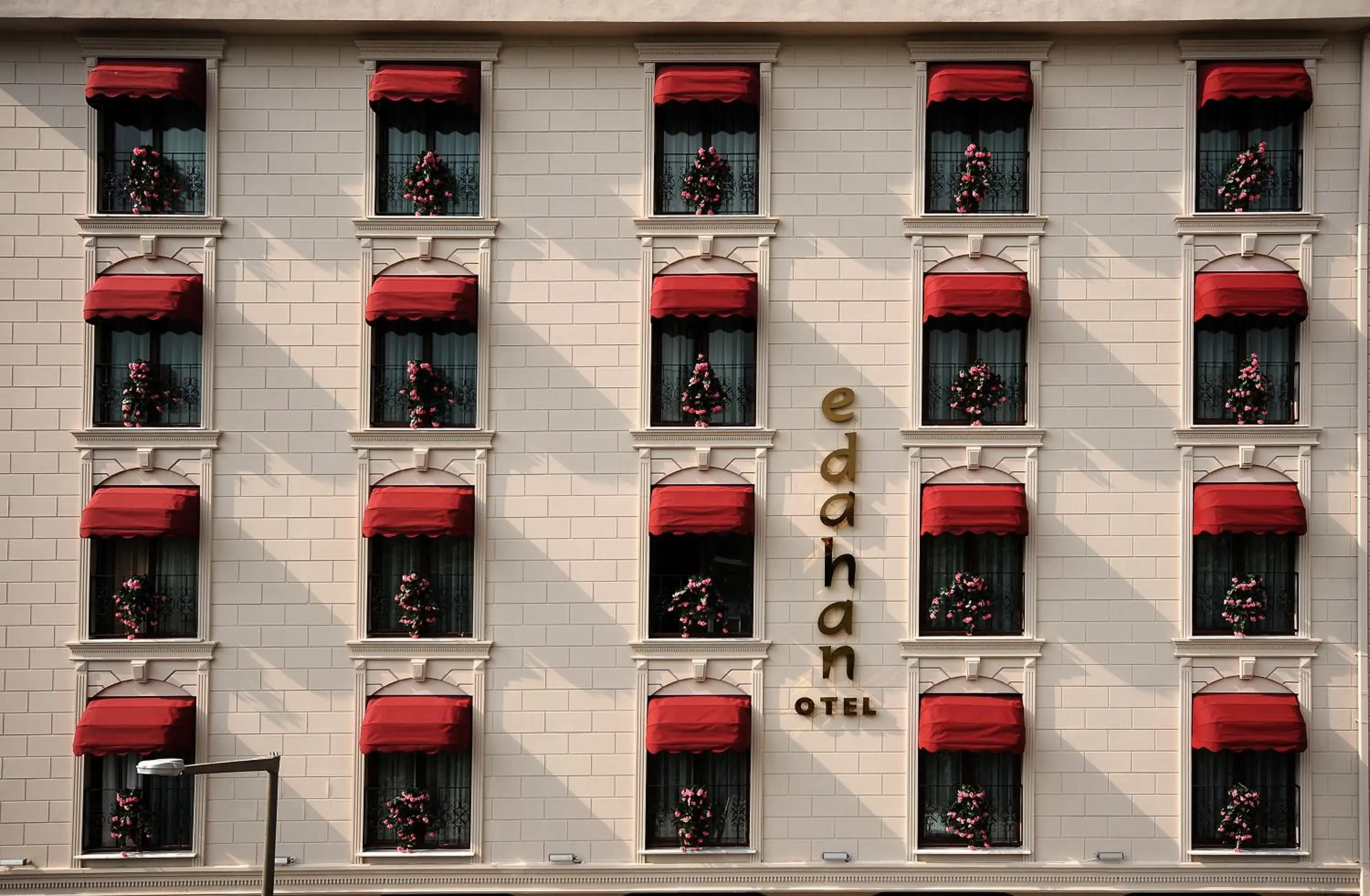 Facade/entrance in Edahan Hotel Facade/entrance in Edahan Hotel