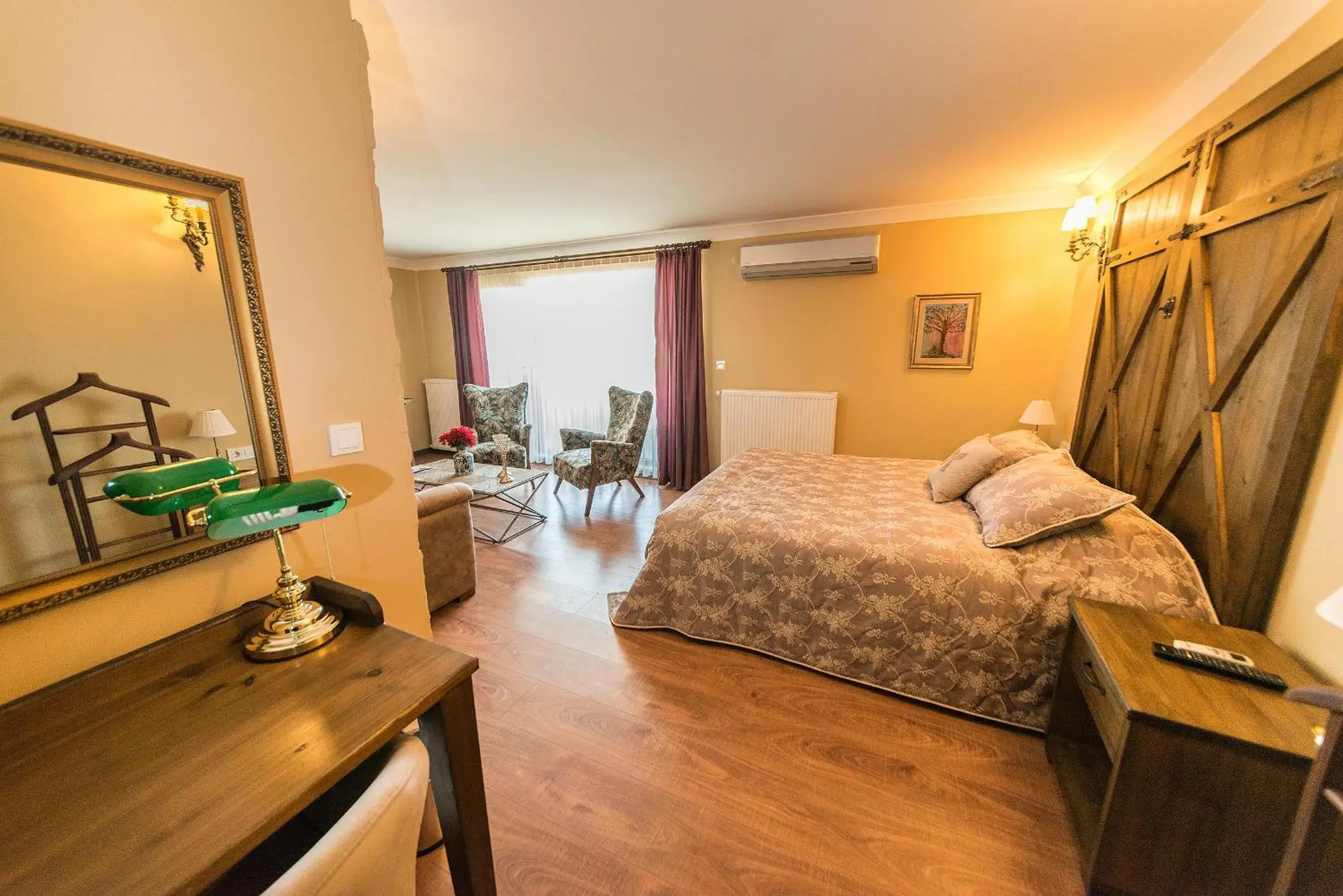 Photo of the whole room, Bed in Edahan Hotel Photo of the whole room, Bed in Edahan Hotel