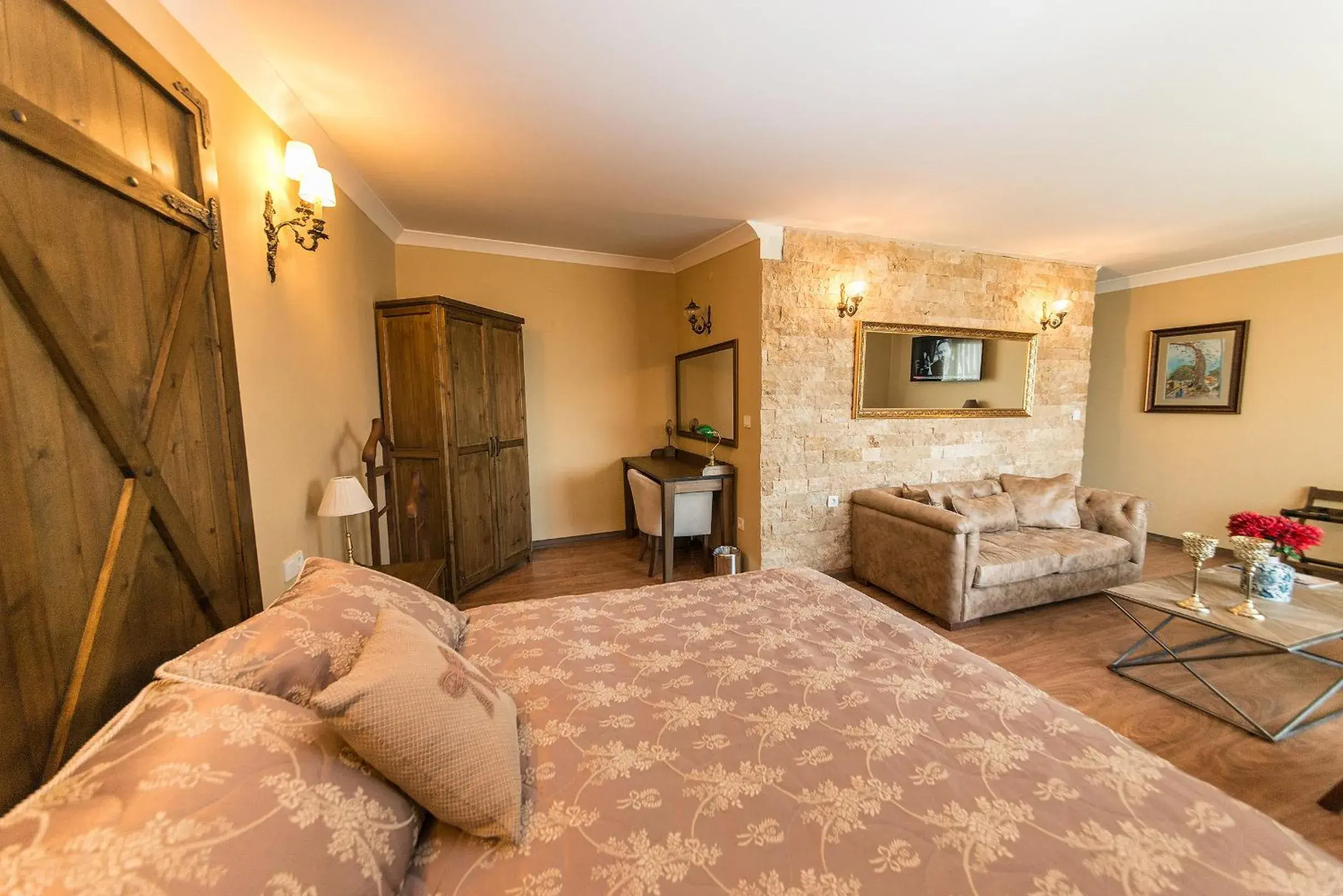 Photo of the whole room, Bed in Edahan Hotel Photo of the whole room, Bed in Edahan Hotel