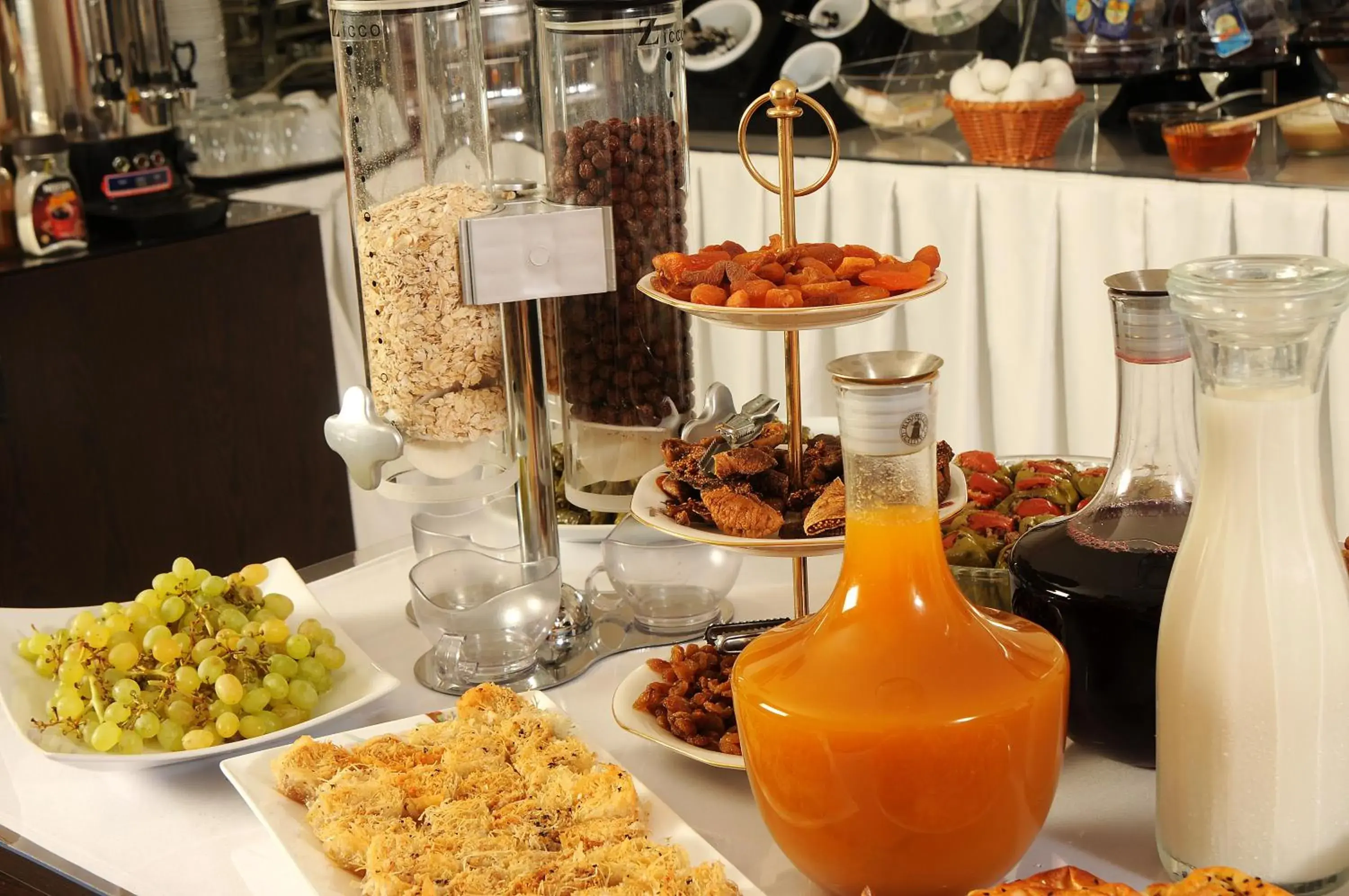 Restaurant/places to eat in Edahan Hotel Restaurant/places to eat in Edahan Hotel