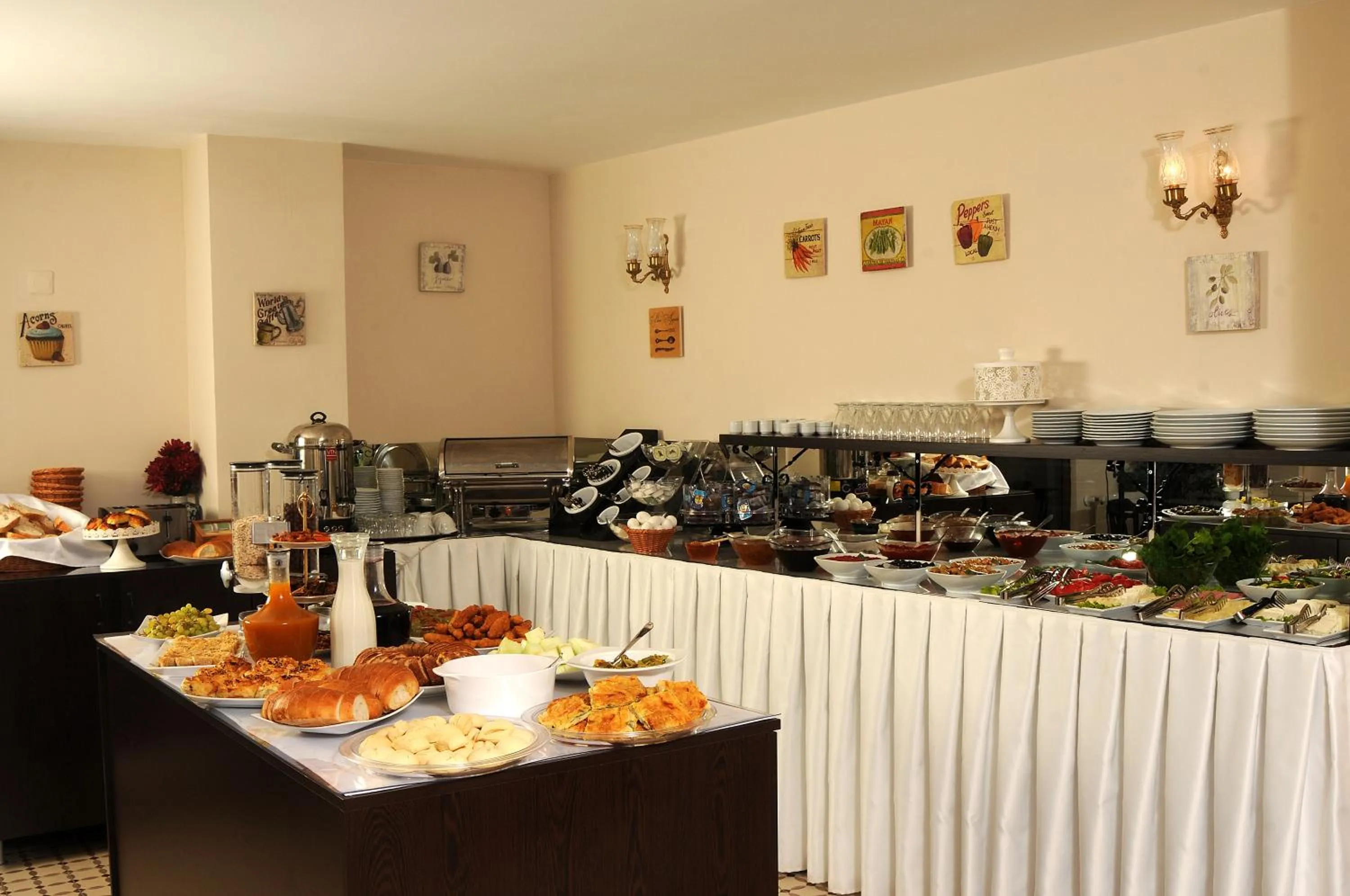 Restaurant/places to eat in Edahan Hotel