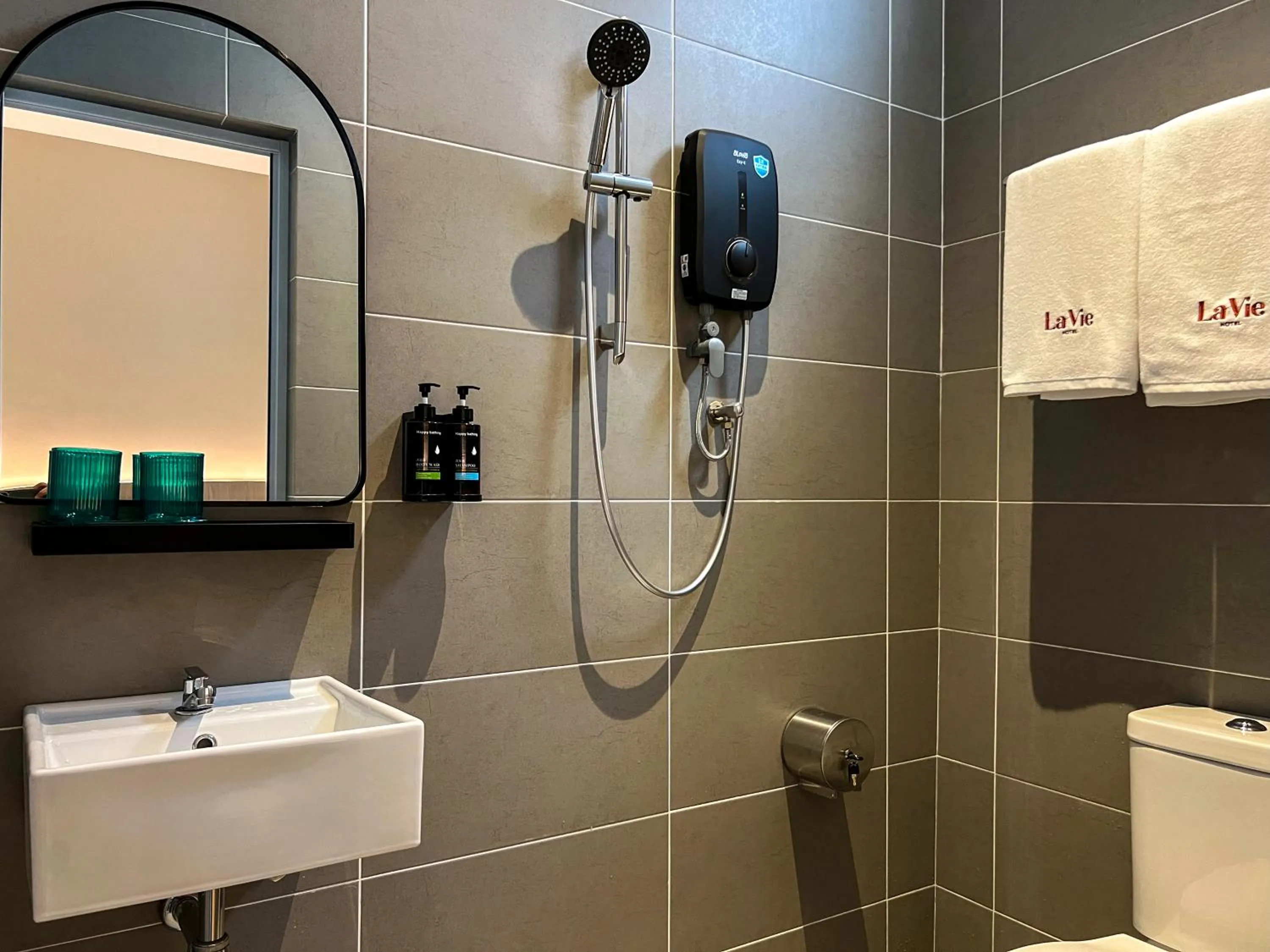 Shower in La Vie Hotel Juru