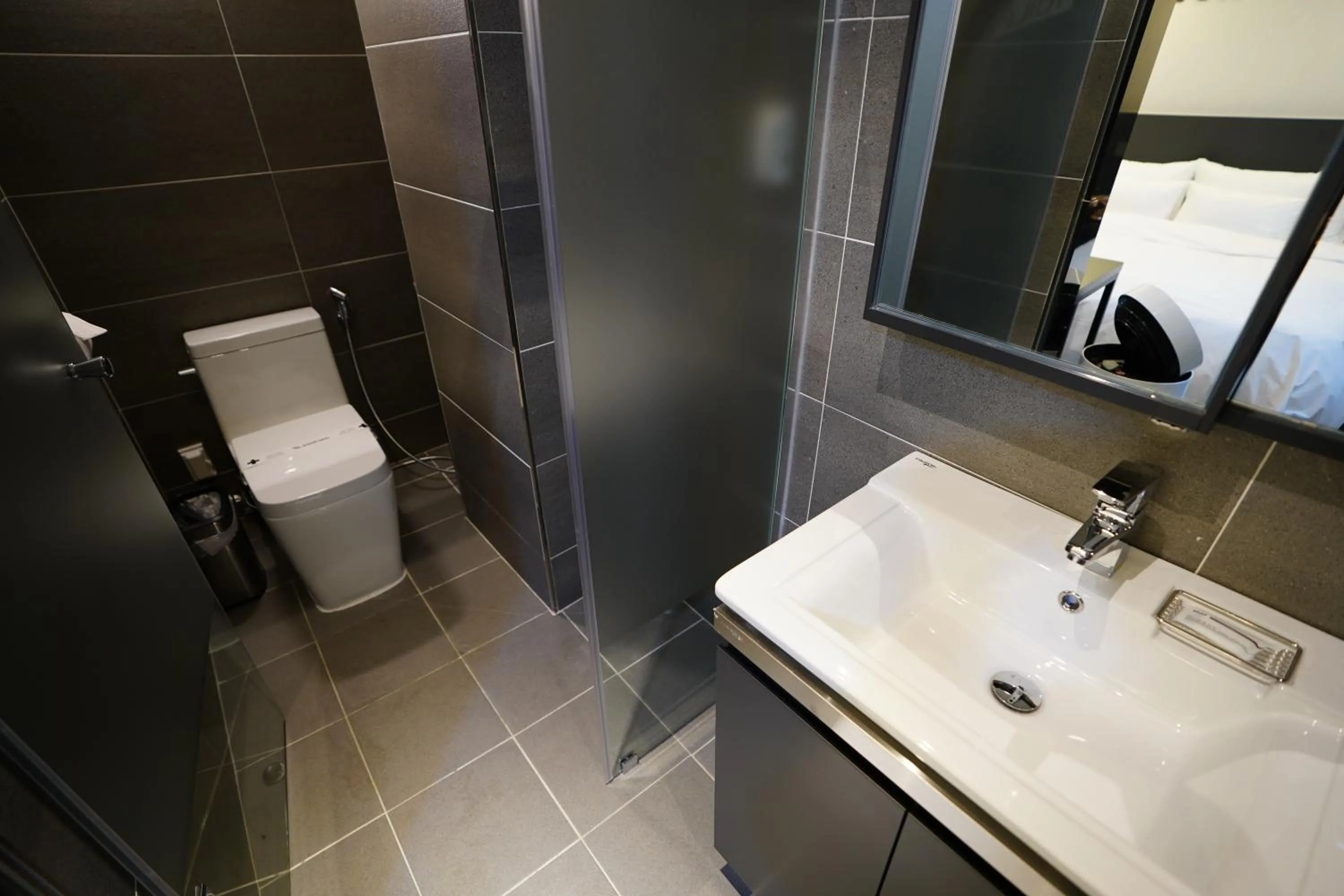 Shower in Dongdaemun Saturn Hotel