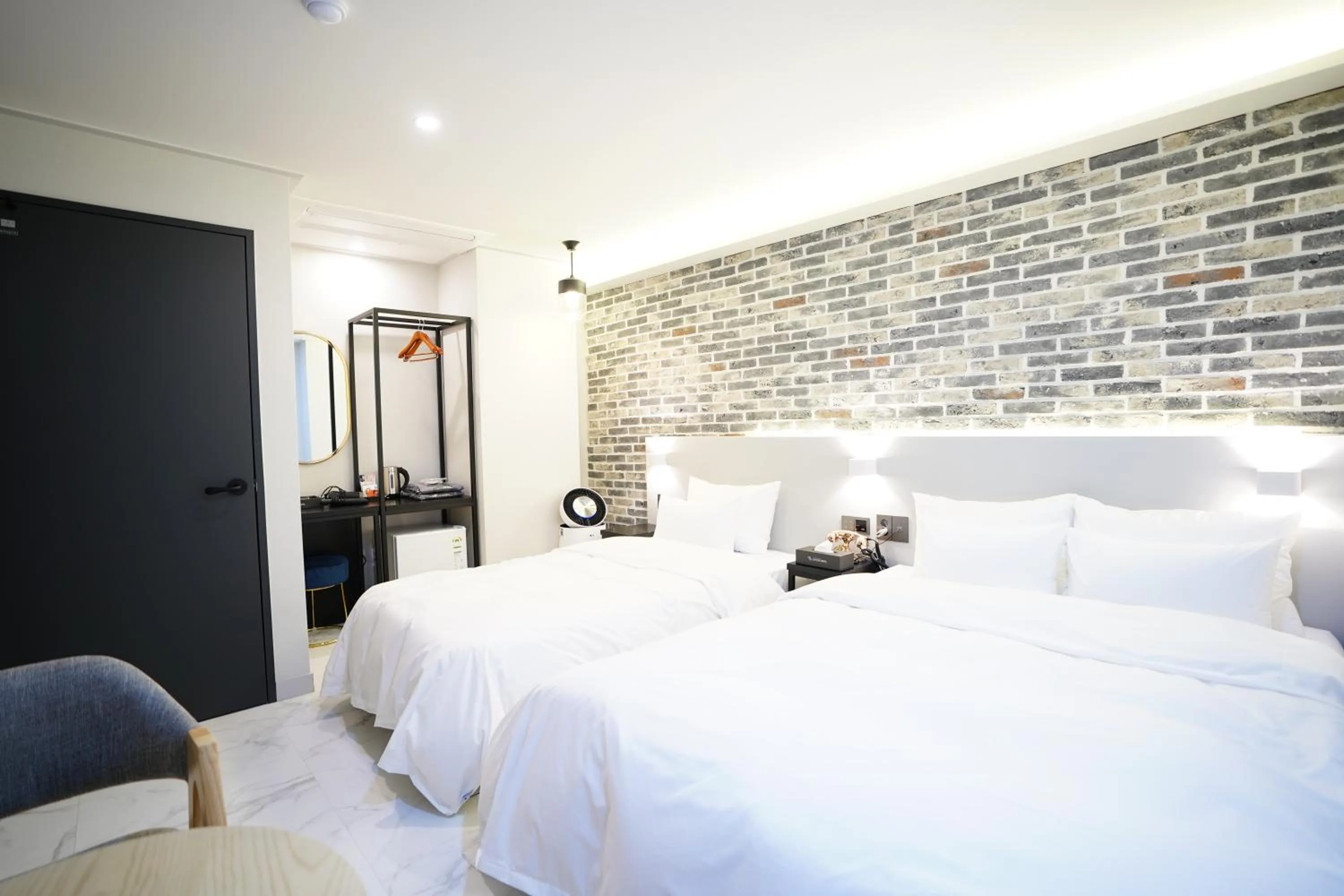 Bedroom, Bed in Dongdaemun Saturn Hotel