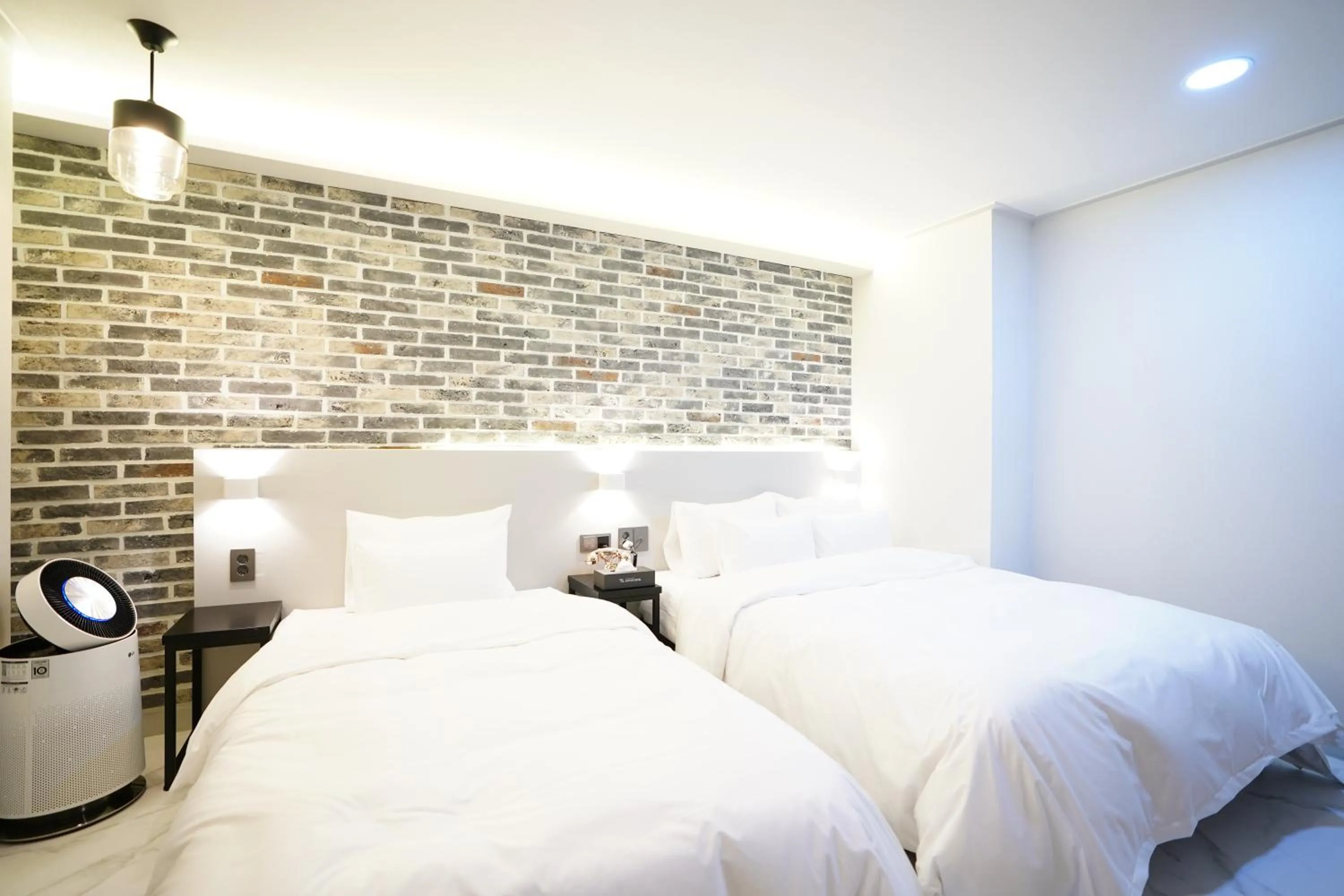 Decorative detail, Bed in Dongdaemun Saturn Hotel