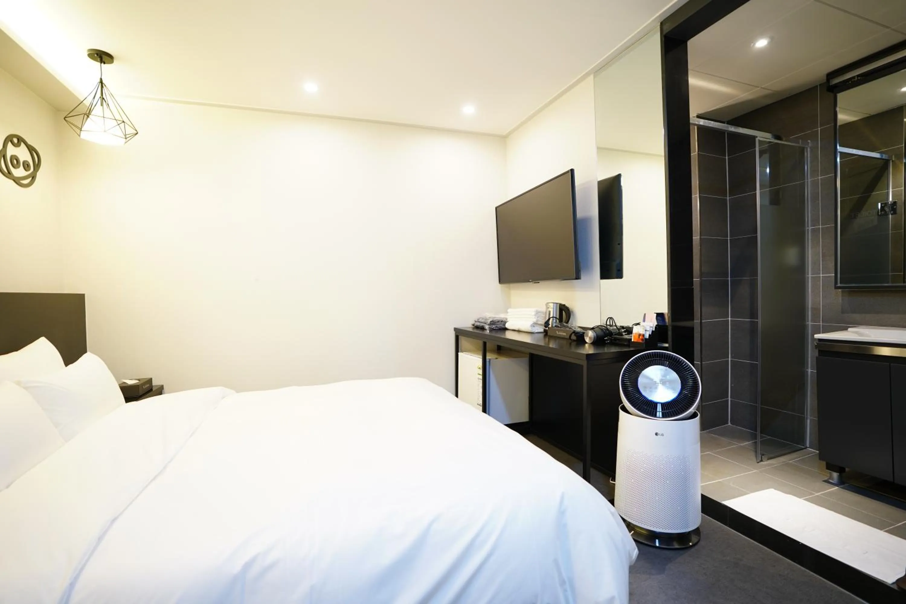 Bed in Dongdaemun Saturn Hotel