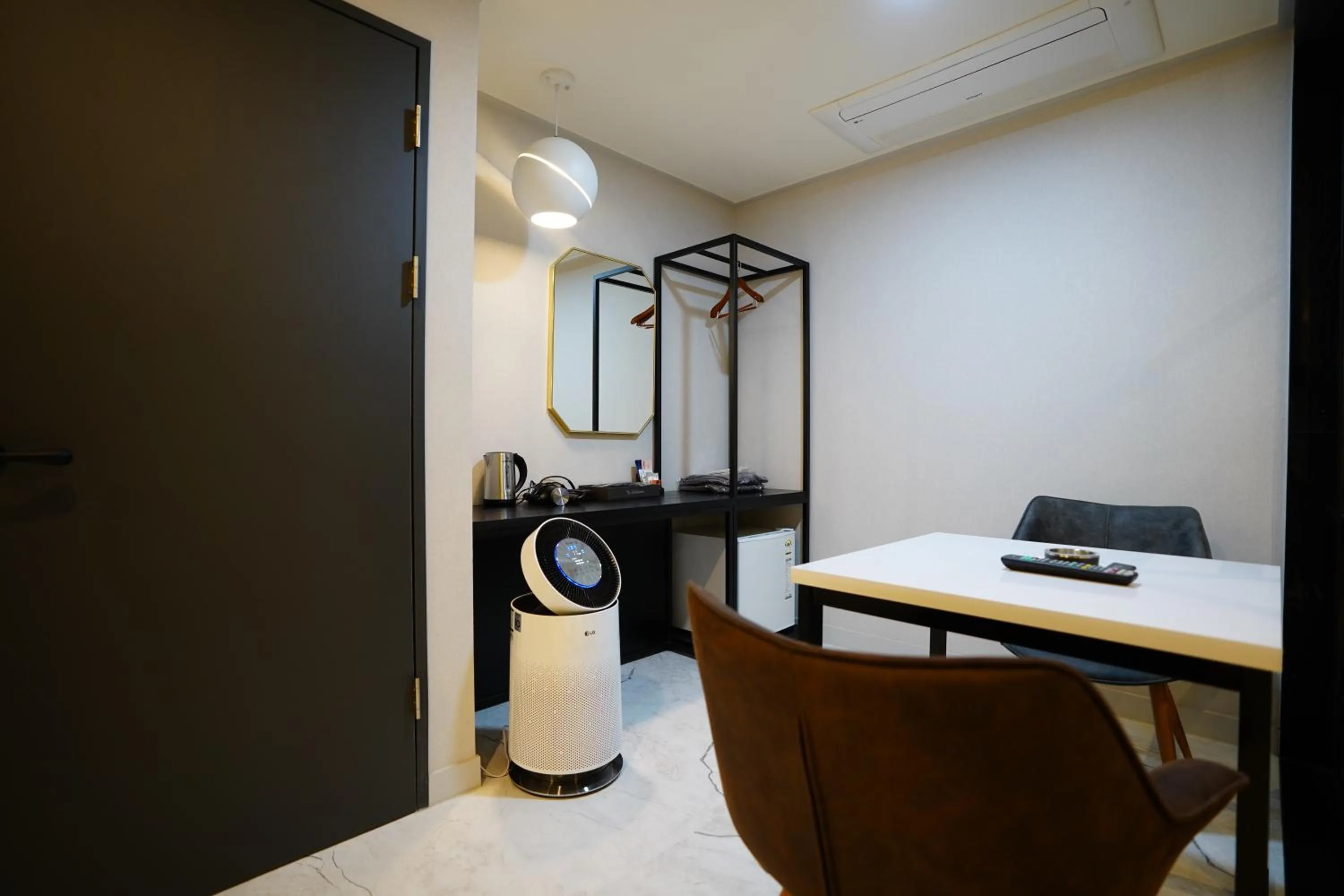 TV and multimedia in Dongdaemun Saturn Hotel