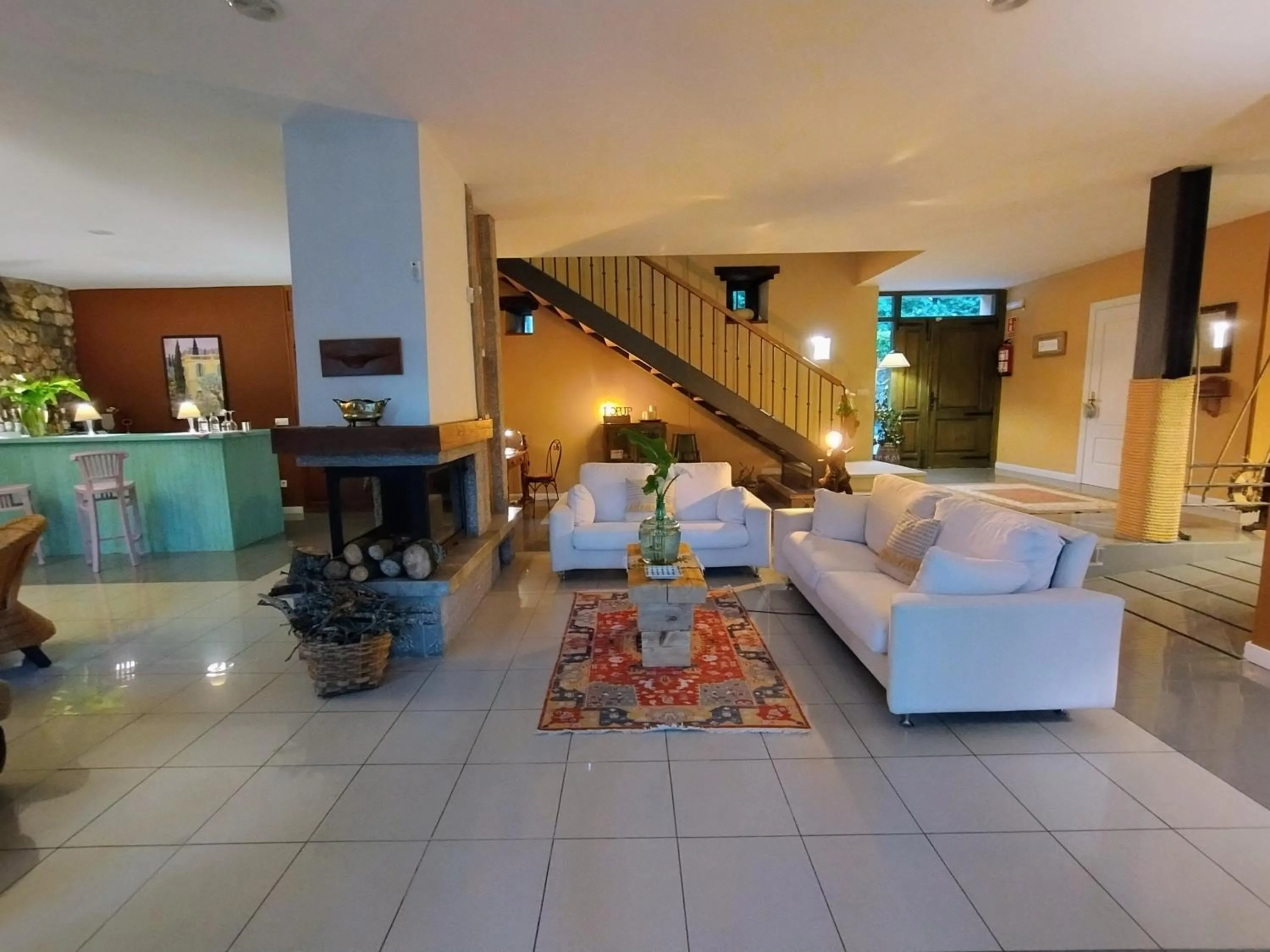 Lounge or bar in Hotel Boutique Villa de Palacios - Palacio de Aras