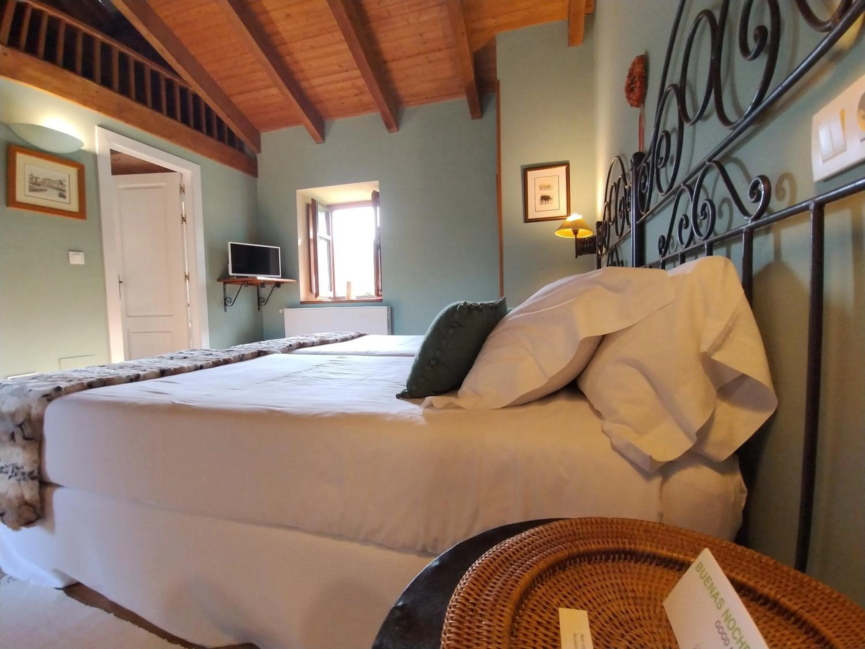 Photo of the whole room, Bed in Hotel Boutique Villa de Palacios - Palacio de Aras