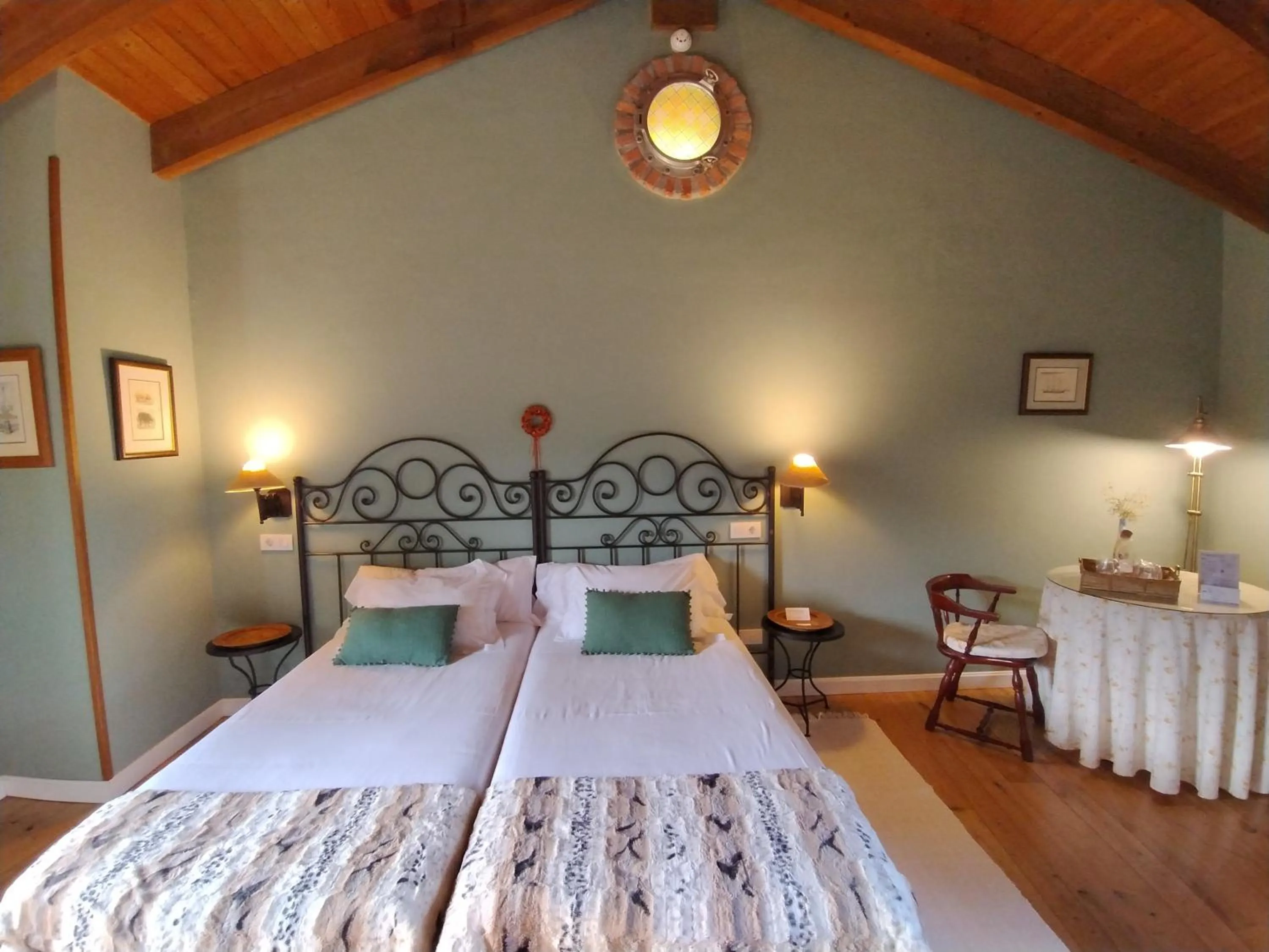 Photo of the whole room, Bed in Hotel Boutique Villa de Palacios - Palacio de Aras