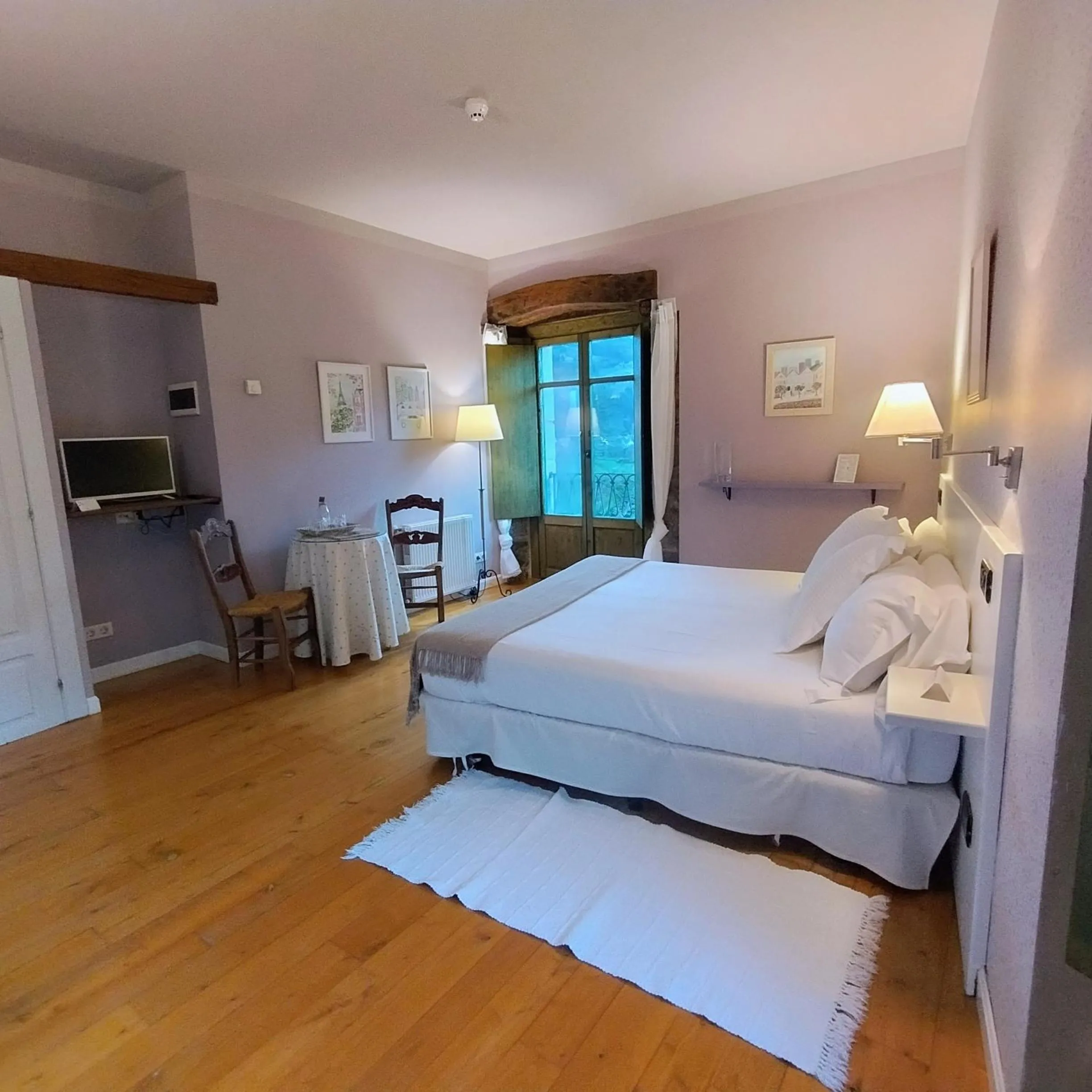 Photo of the whole room, Bed in Hotel Boutique Villa de Palacios - Palacio de Aras