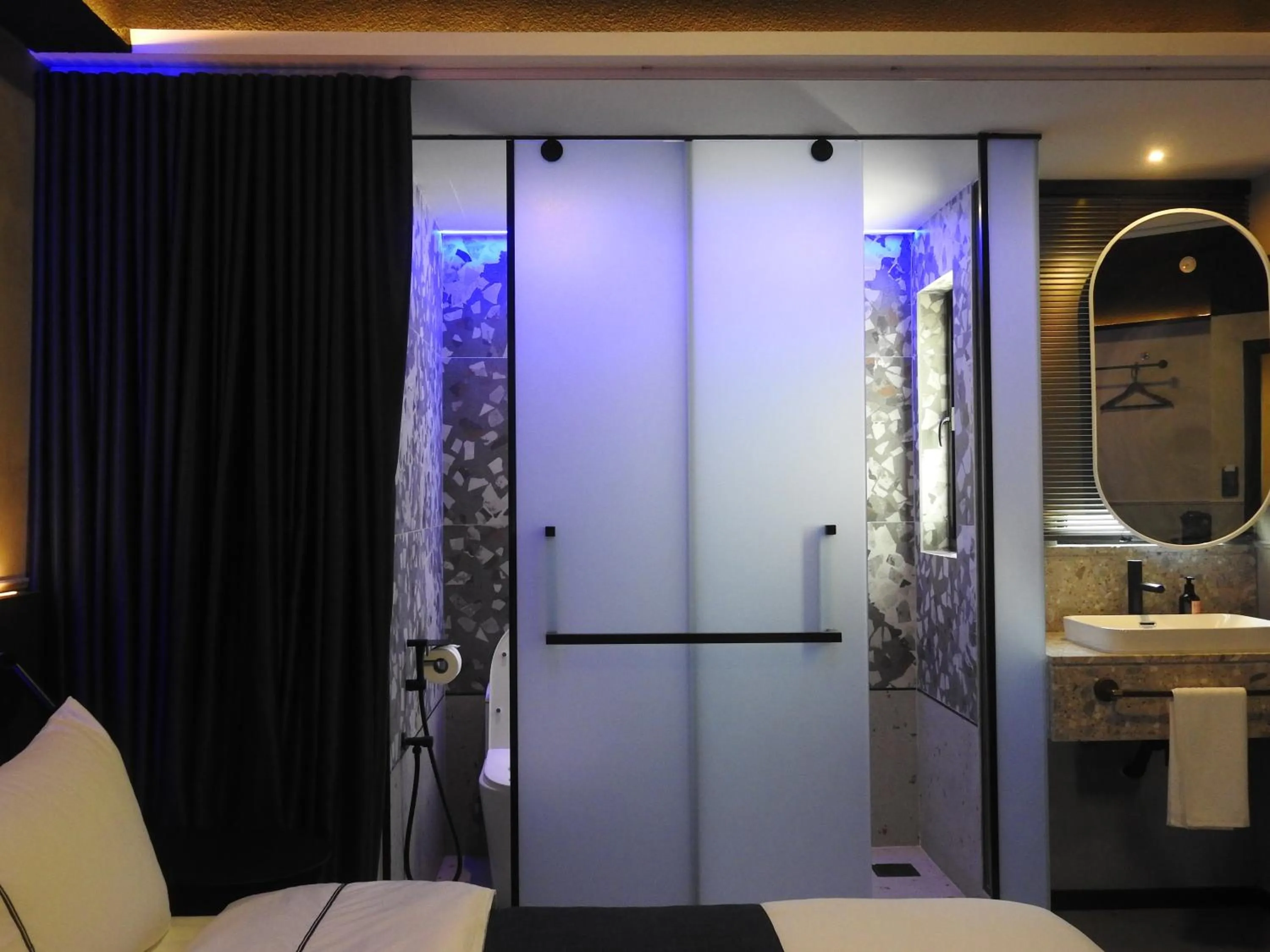 Bathroom, Bed in B Hotel Kuala Lumpur