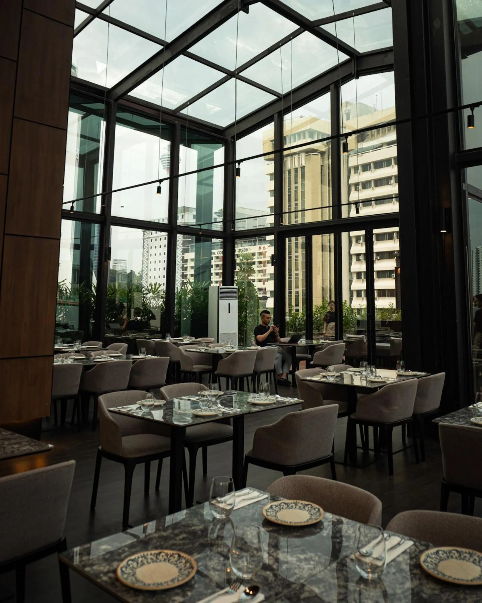 Restaurant/places to eat in B Hotel Kuala Lumpur