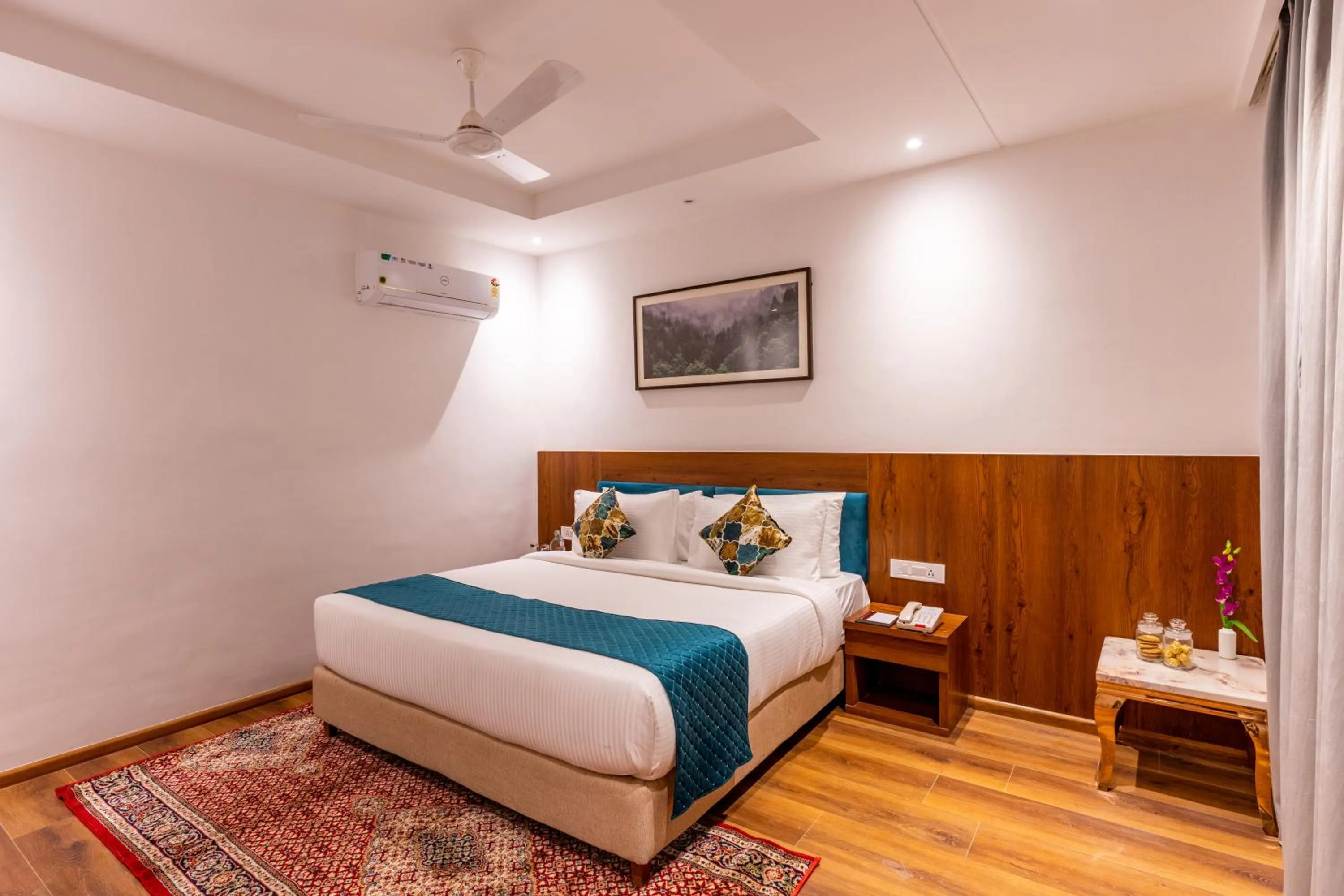 Bedroom, Bed in Regenta Place Panchkula Morni Hills