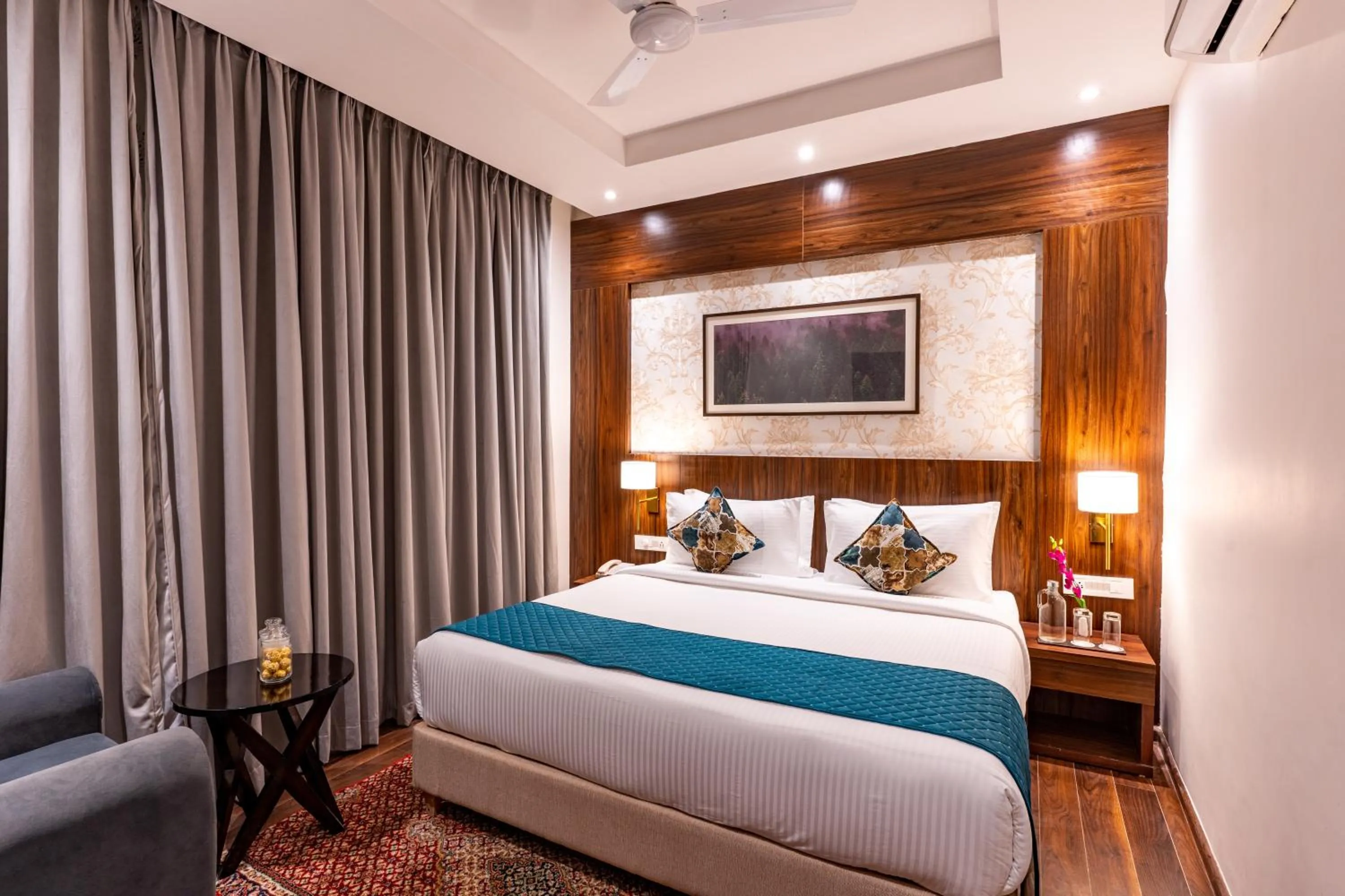 Bedroom, Bed in Regenta Place Panchkula Morni Hills