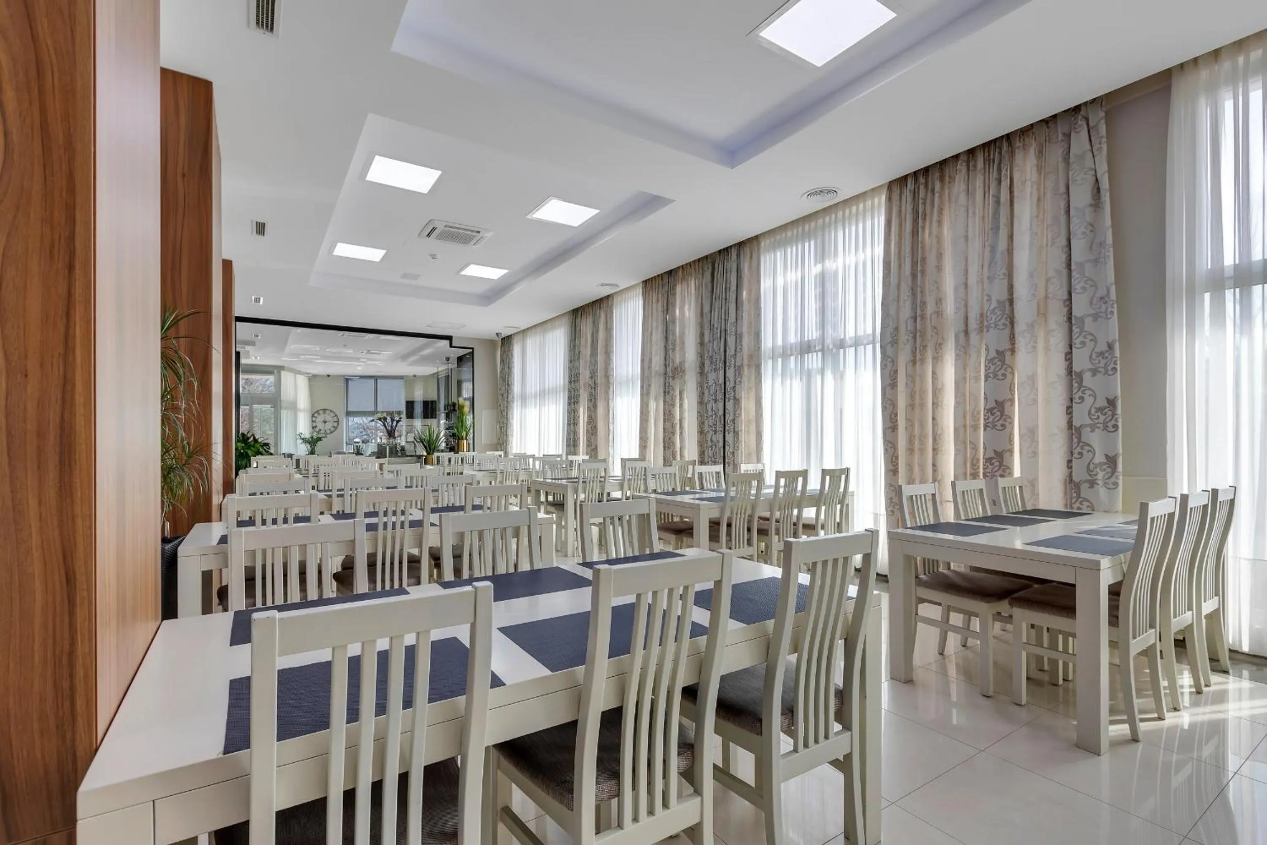 Restaurant/places to eat in Hotel Marconi