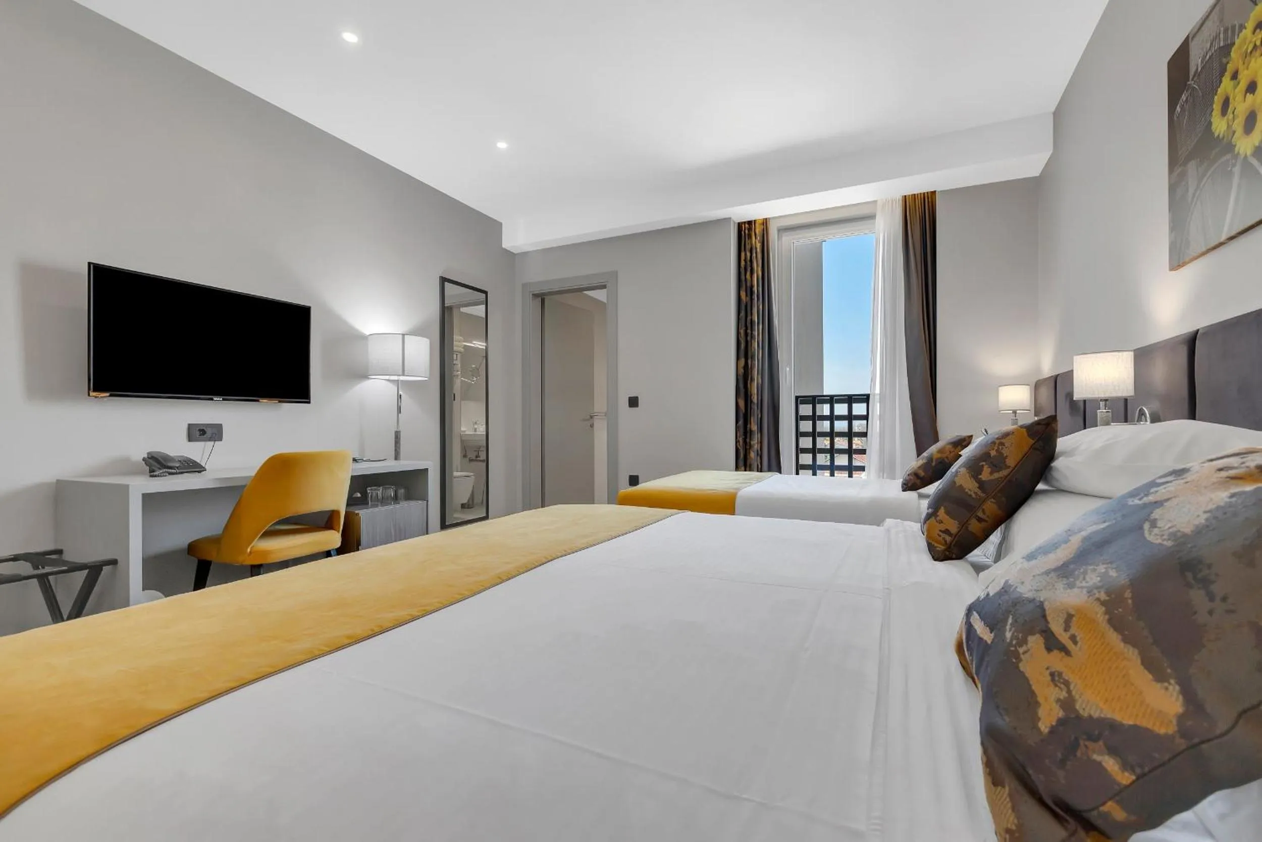 TV and multimedia, Bed in Hotel Marconi