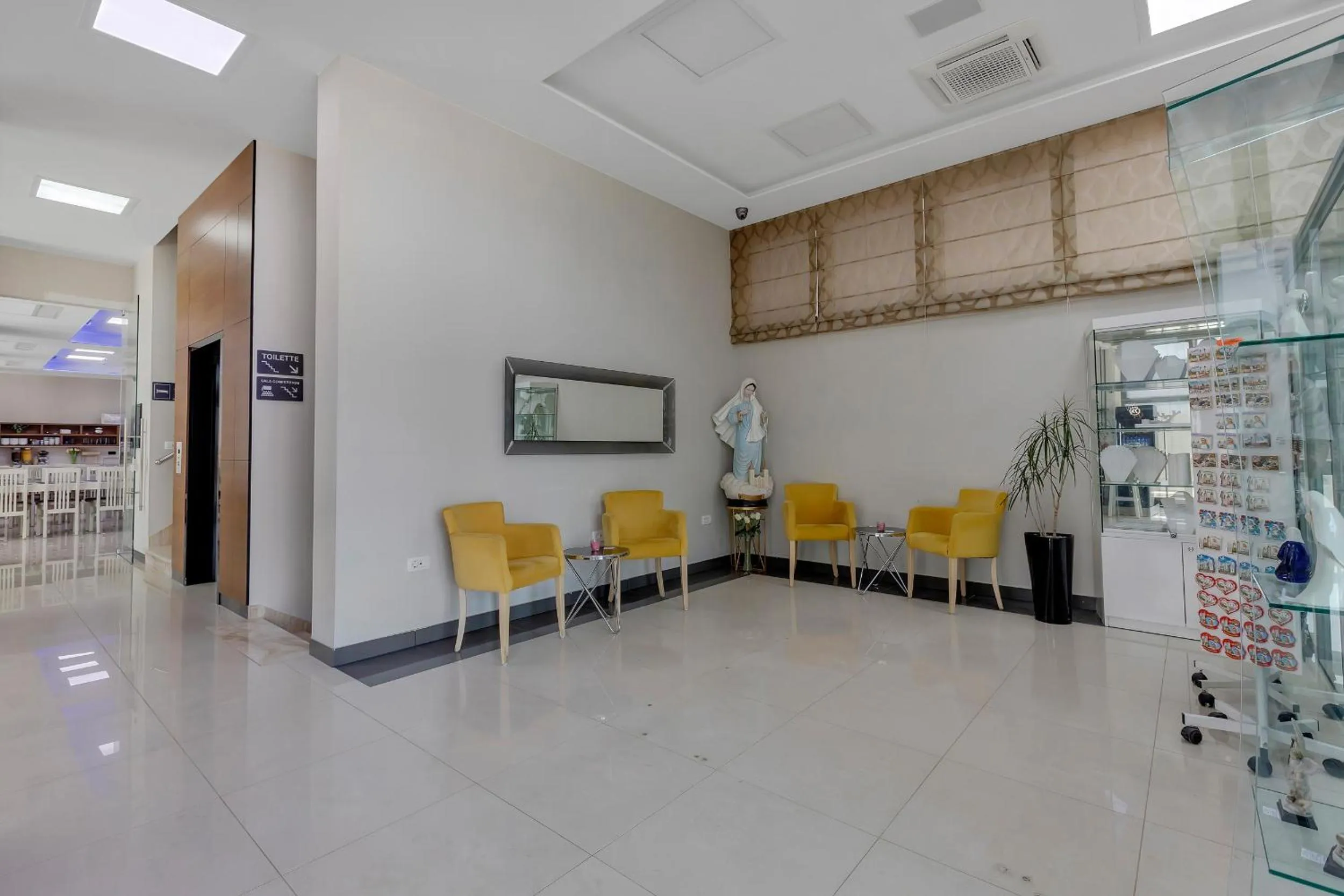 Seating area in Hotel Marconi