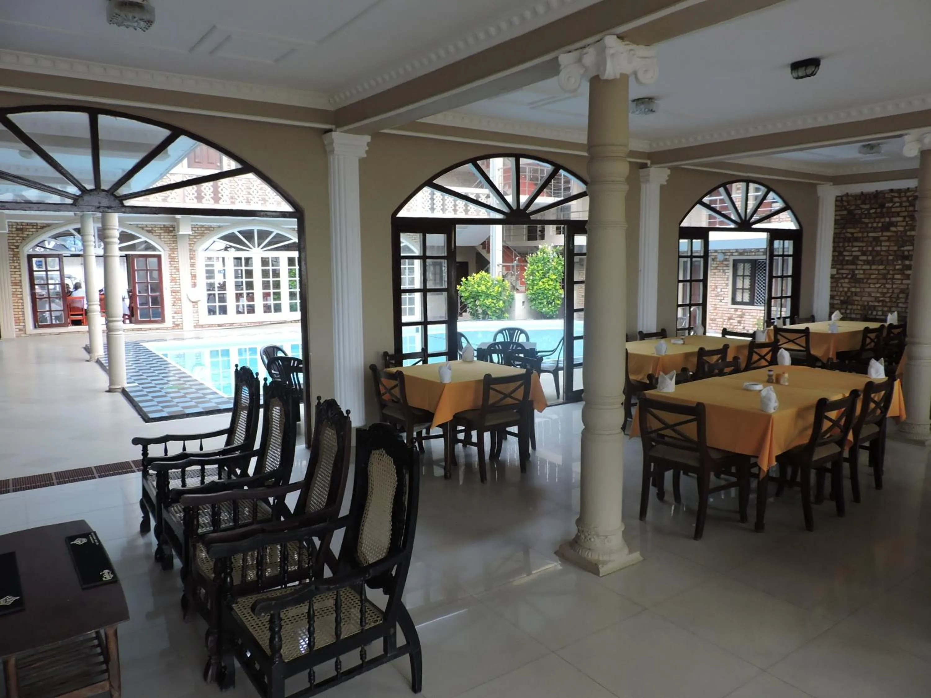 Restaurant/places to eat in Oasis Beach Resort