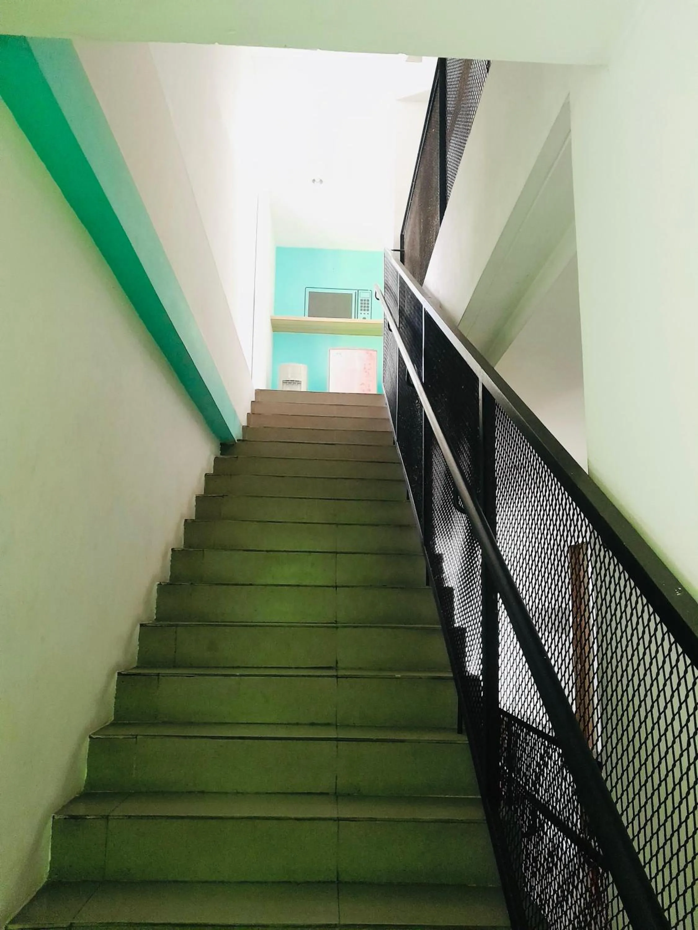 Behomy Maxley Lippo Karawaci