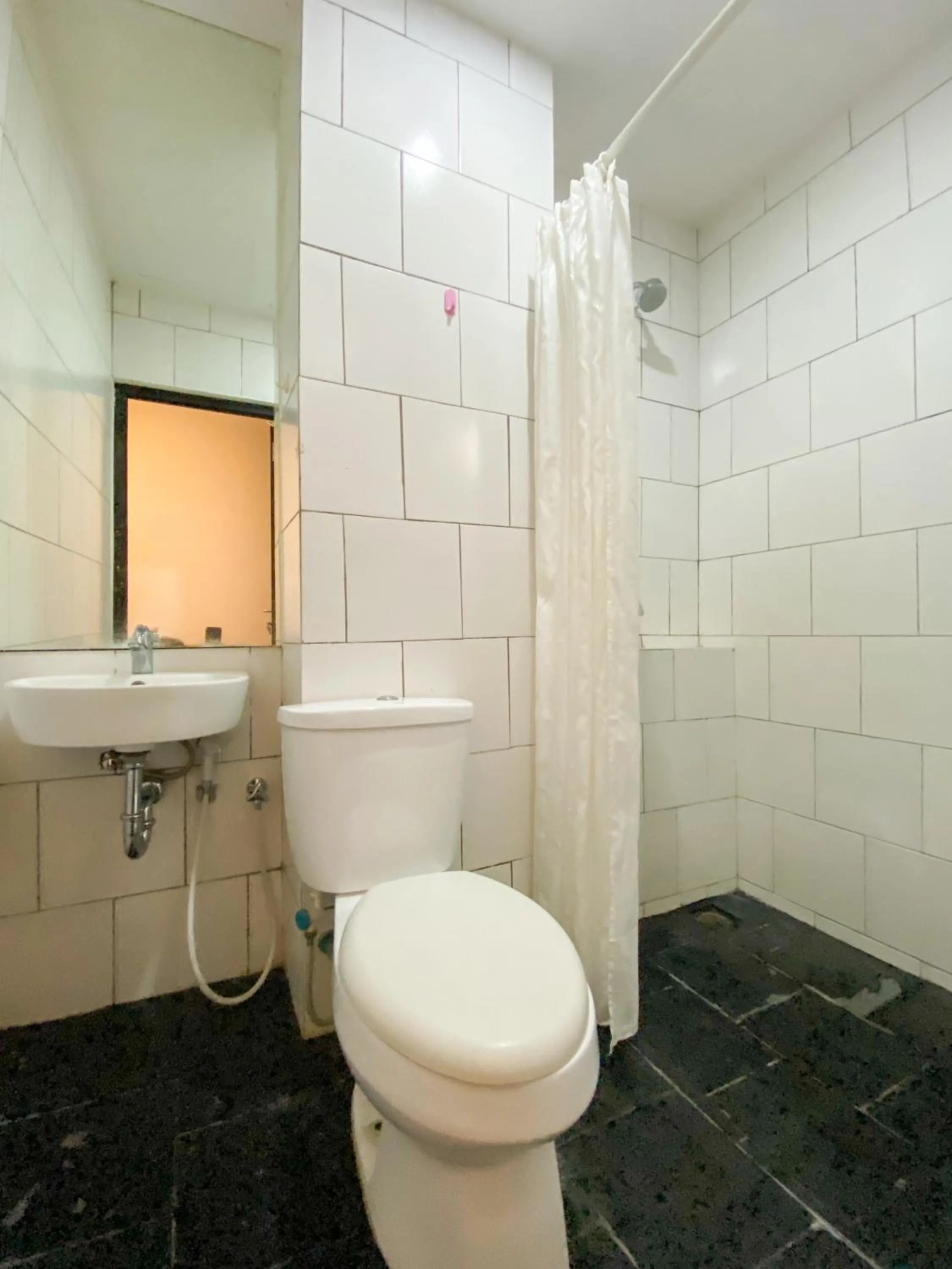 Shower in Behomy Maxley Lippo Karawaci