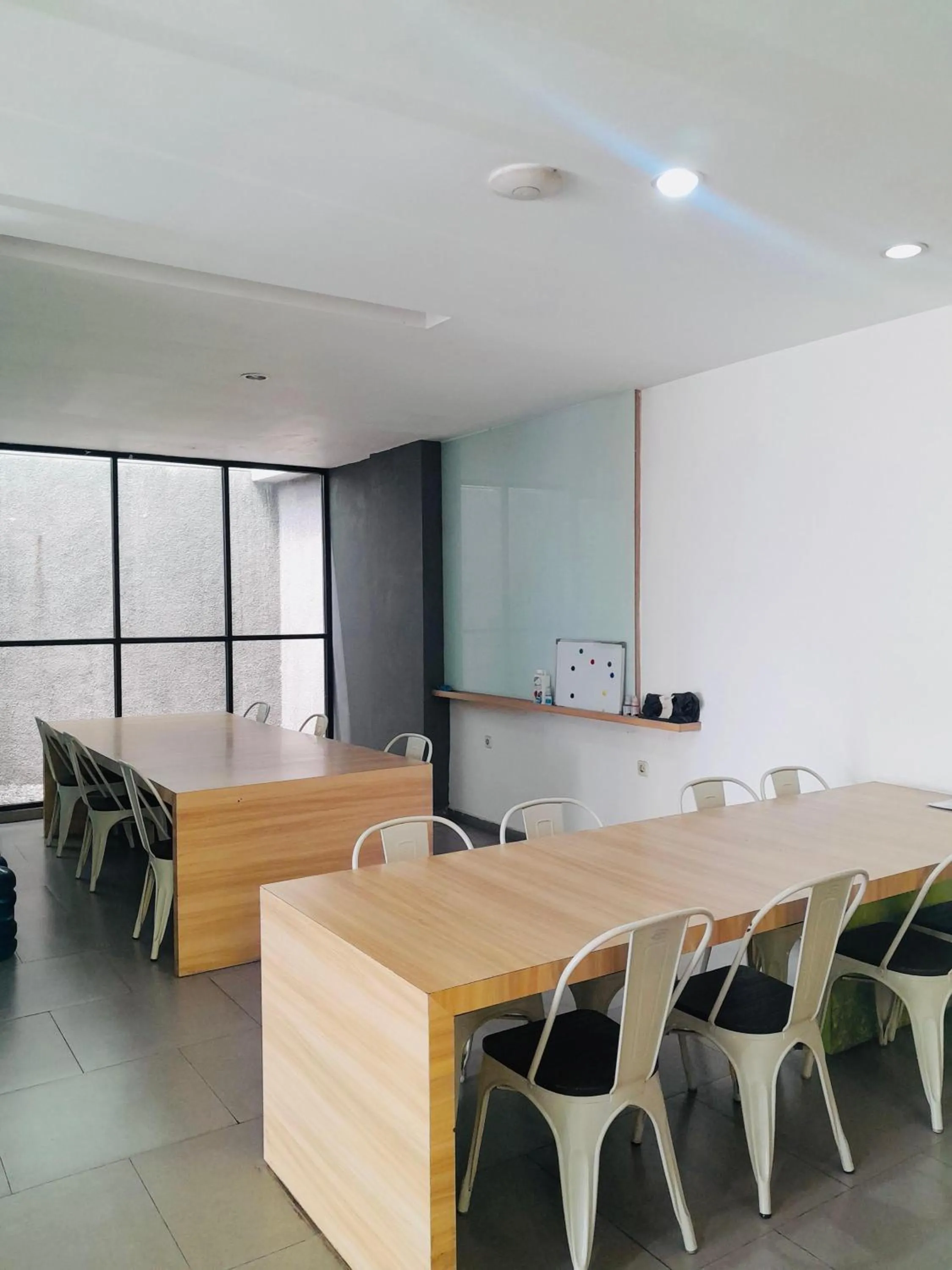 Behomy Maxley Lippo Karawaci