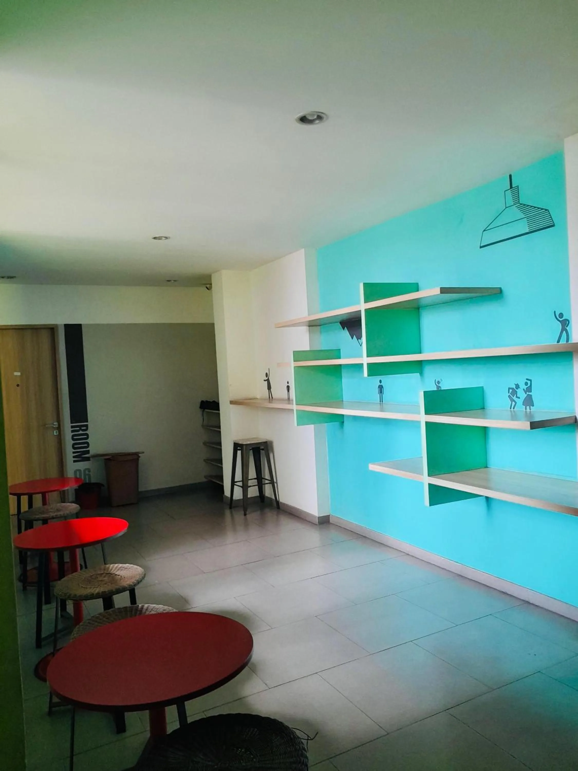 Behomy Maxley Lippo Karawaci