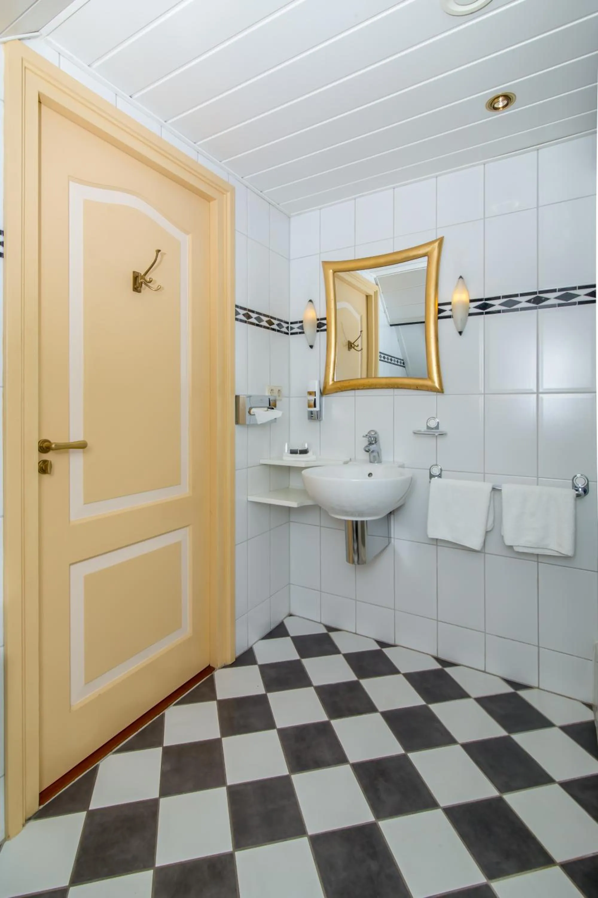 Bathroom in Hostellerie Schuddebeurs