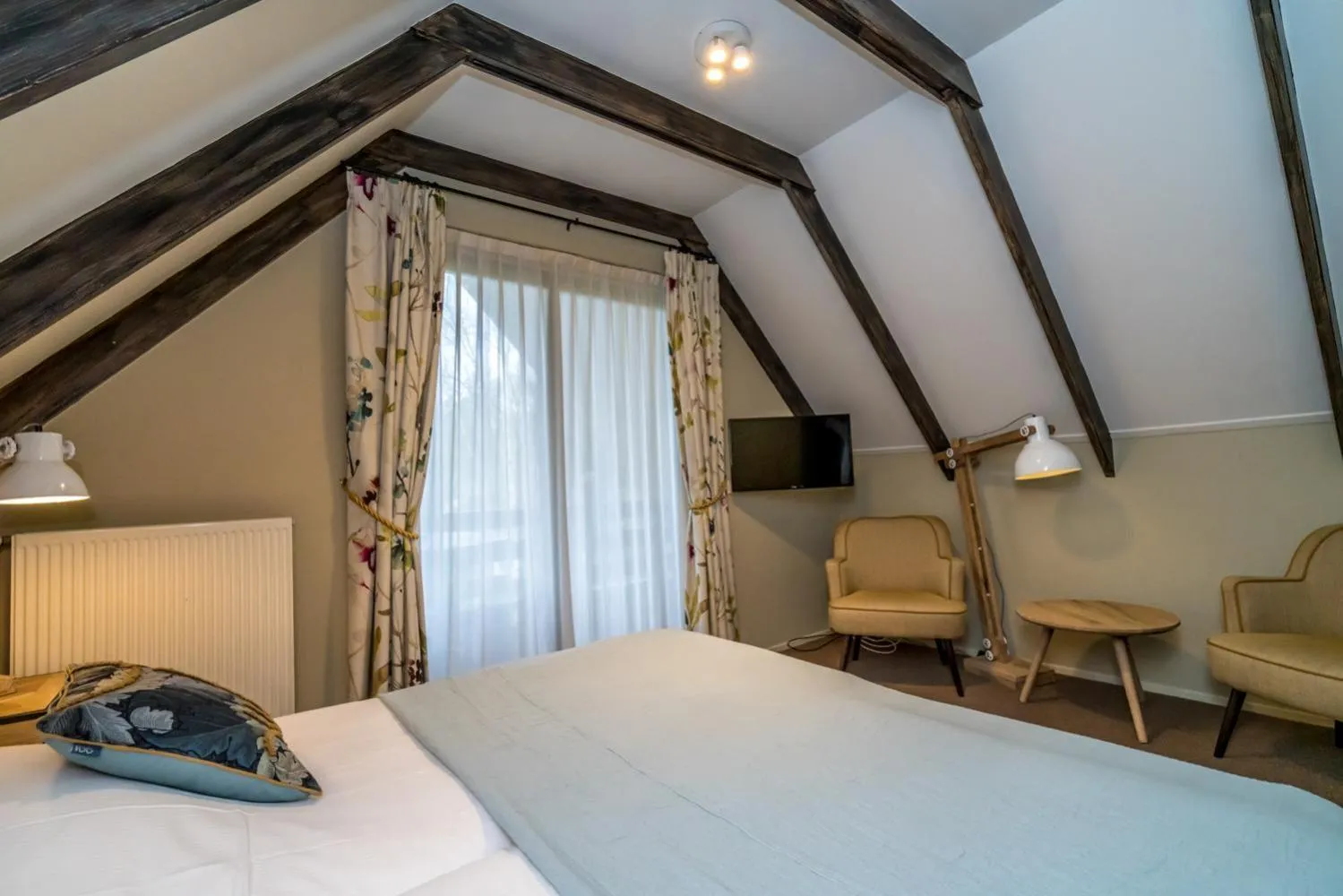 Bed in Hostellerie Schuddebeurs