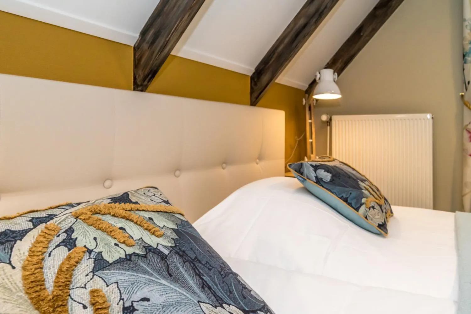 Bed in Hostellerie Schuddebeurs