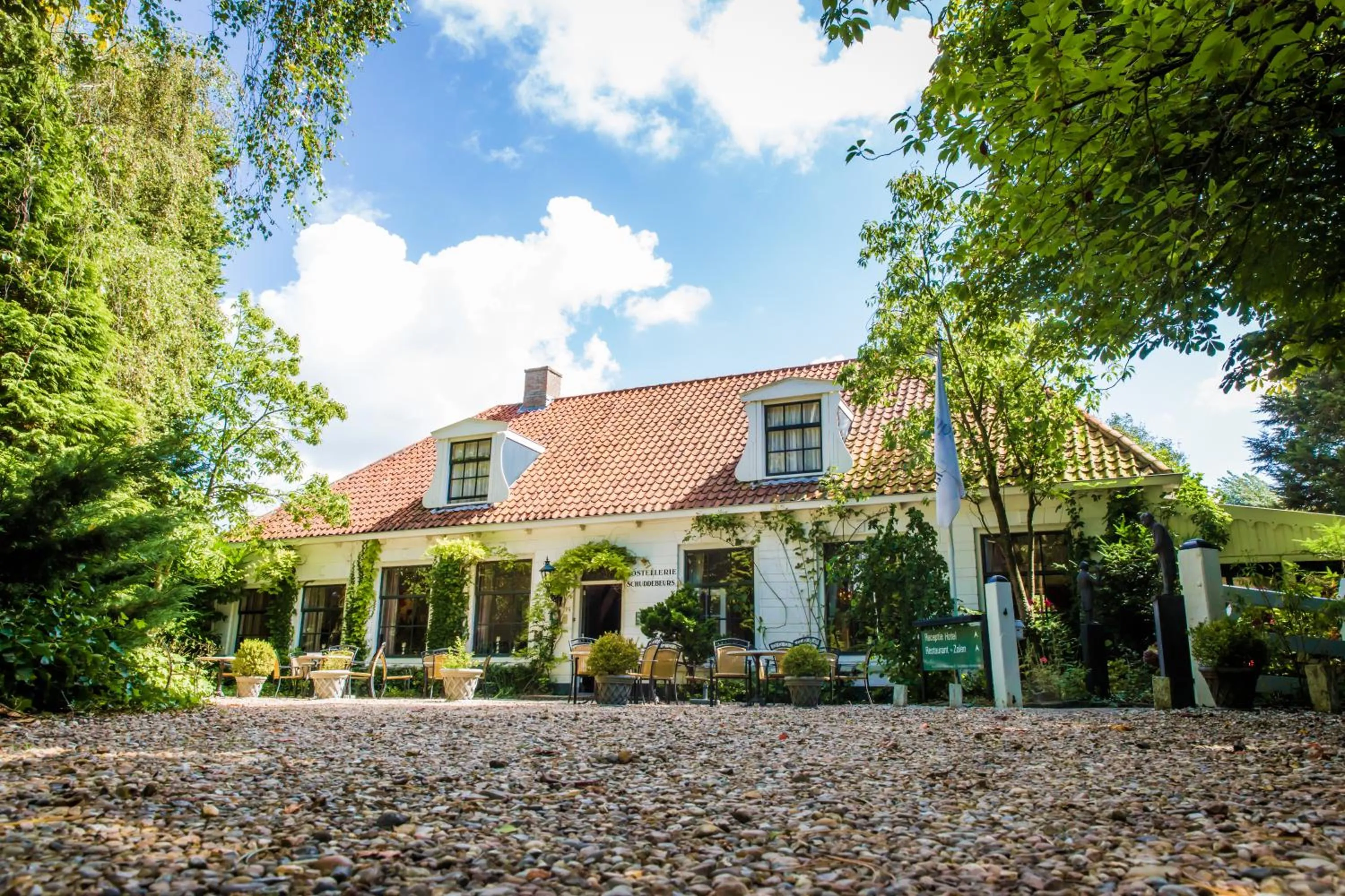 Facade/entrance in Hostellerie Schuddebeurs