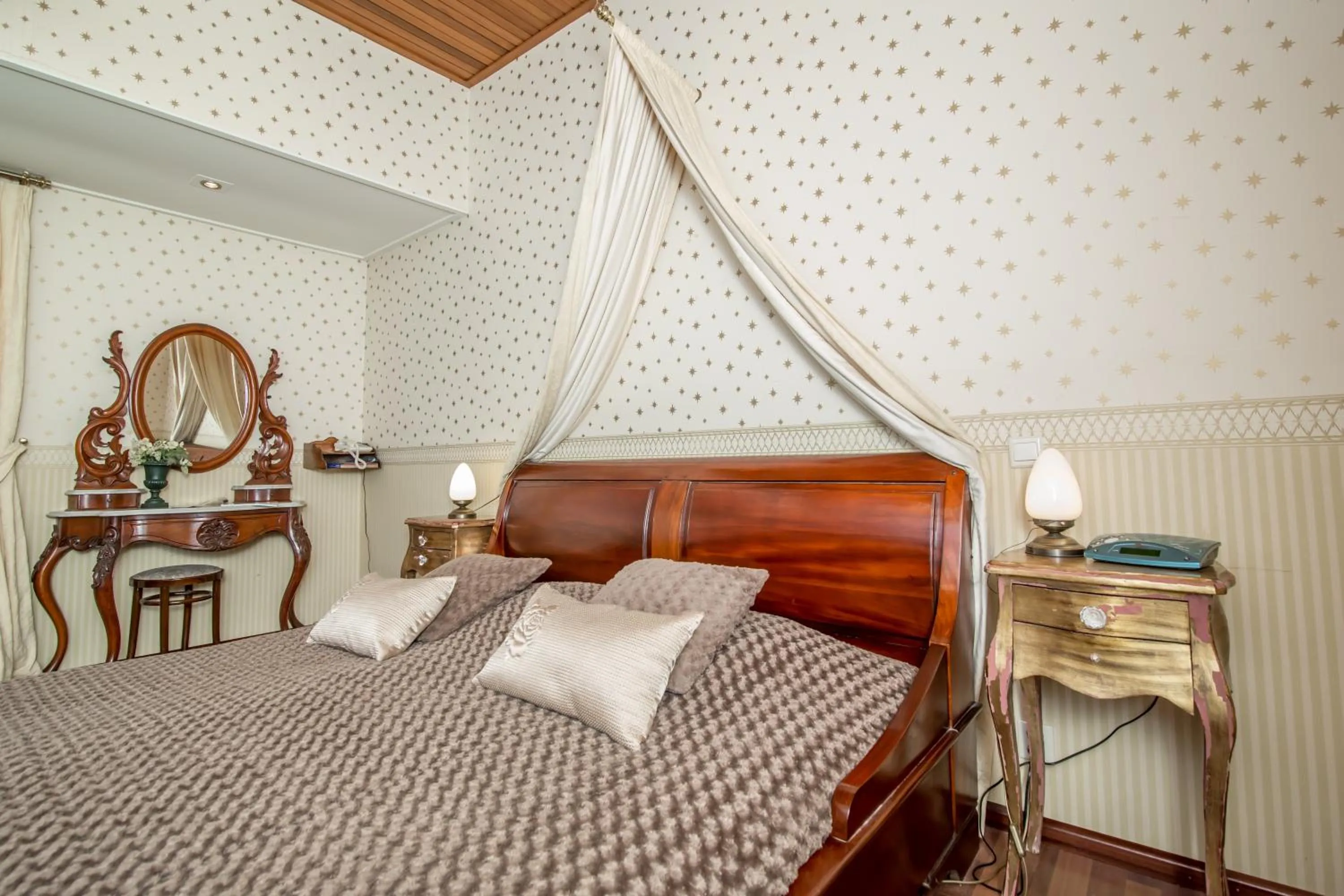 Bed in Hostellerie Schuddebeurs