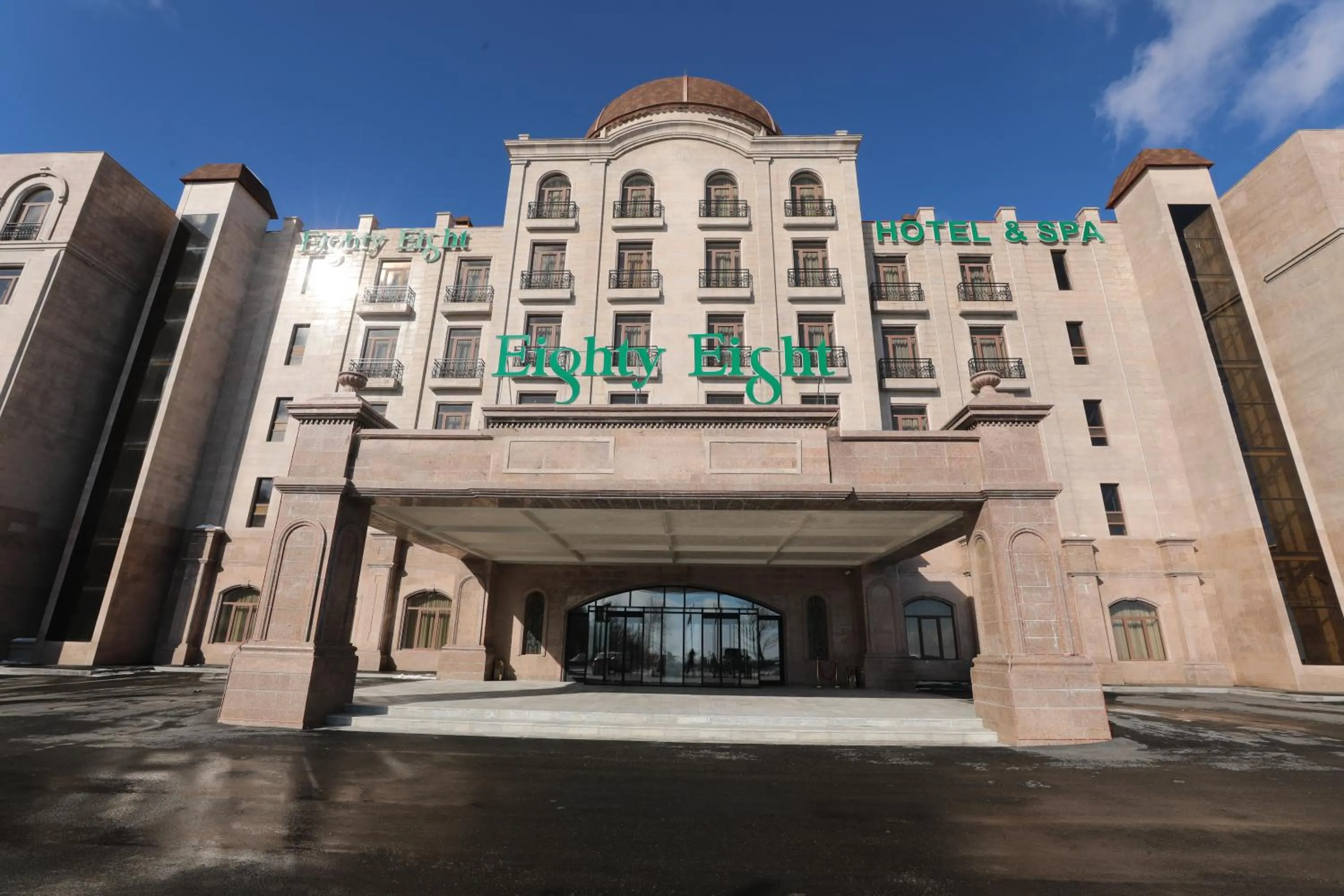 Eighty Eight Deluxe Hotel & Spa