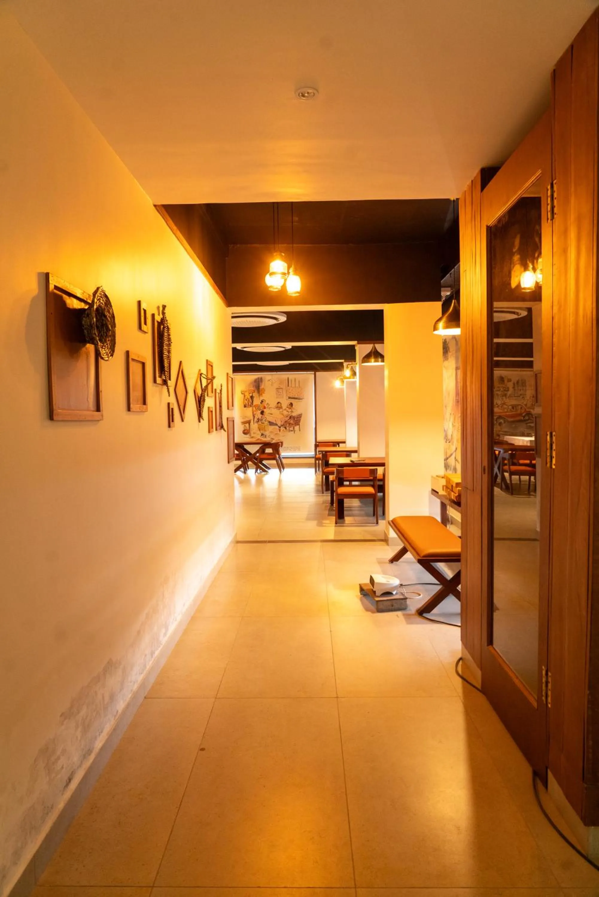 Restaurant/places to eat, Bed in HOTEL ACHYUT