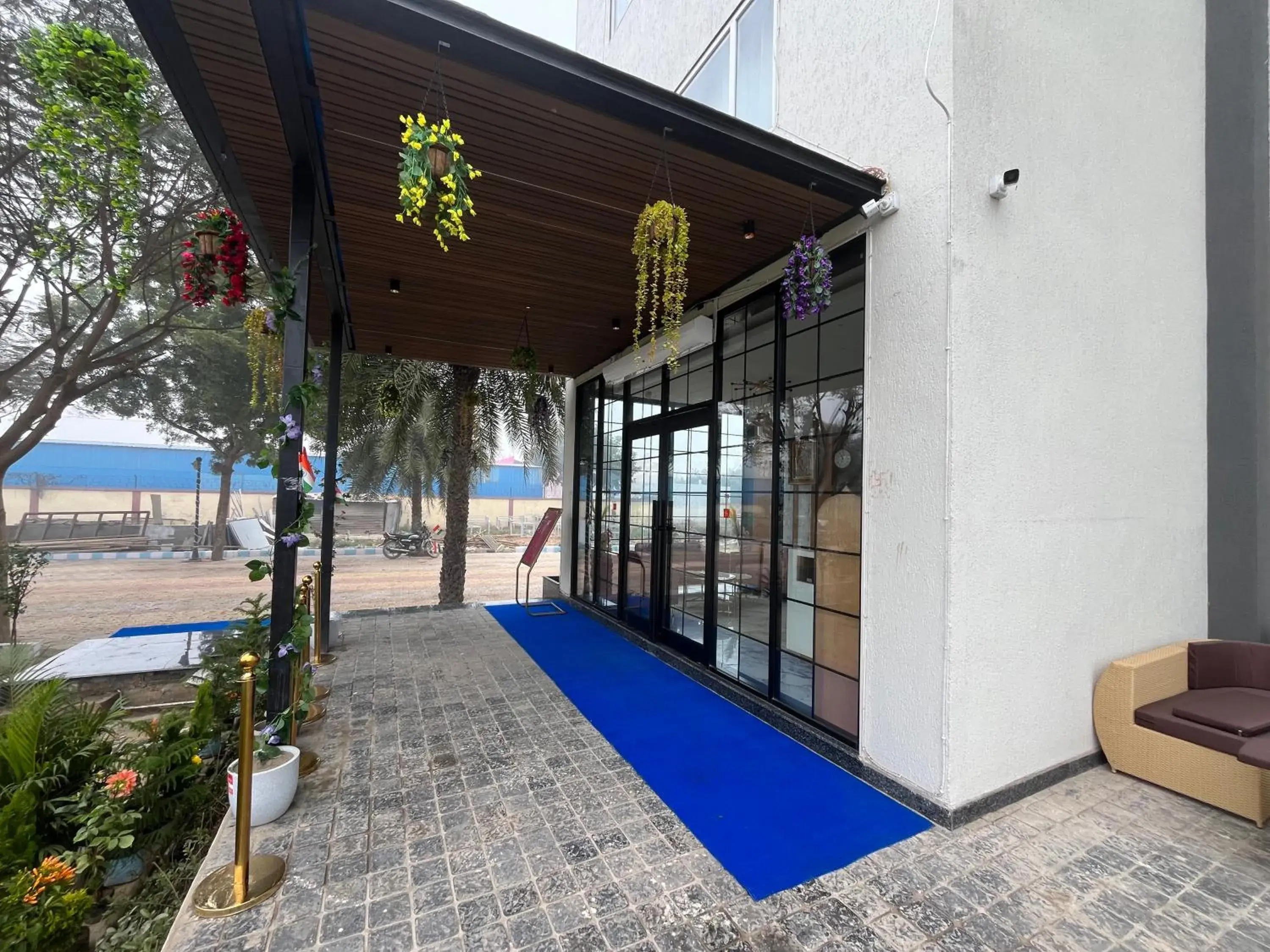 Facade/entrance in Hotel Three Seasons Facade/entrance in Hotel Three Seasons