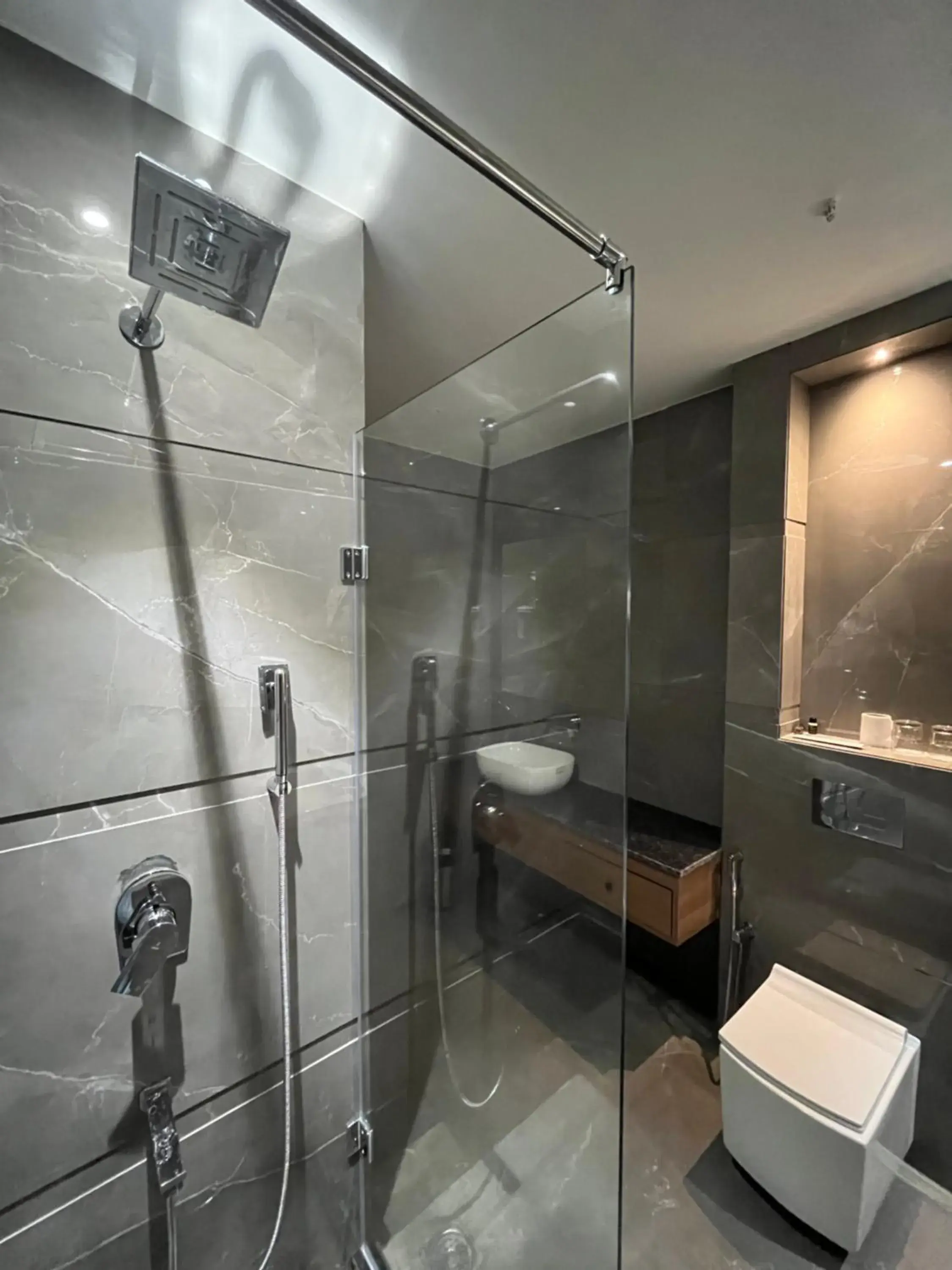 Bathroom in Hotel Three Seasons Bathroom in Hotel Three Seasons